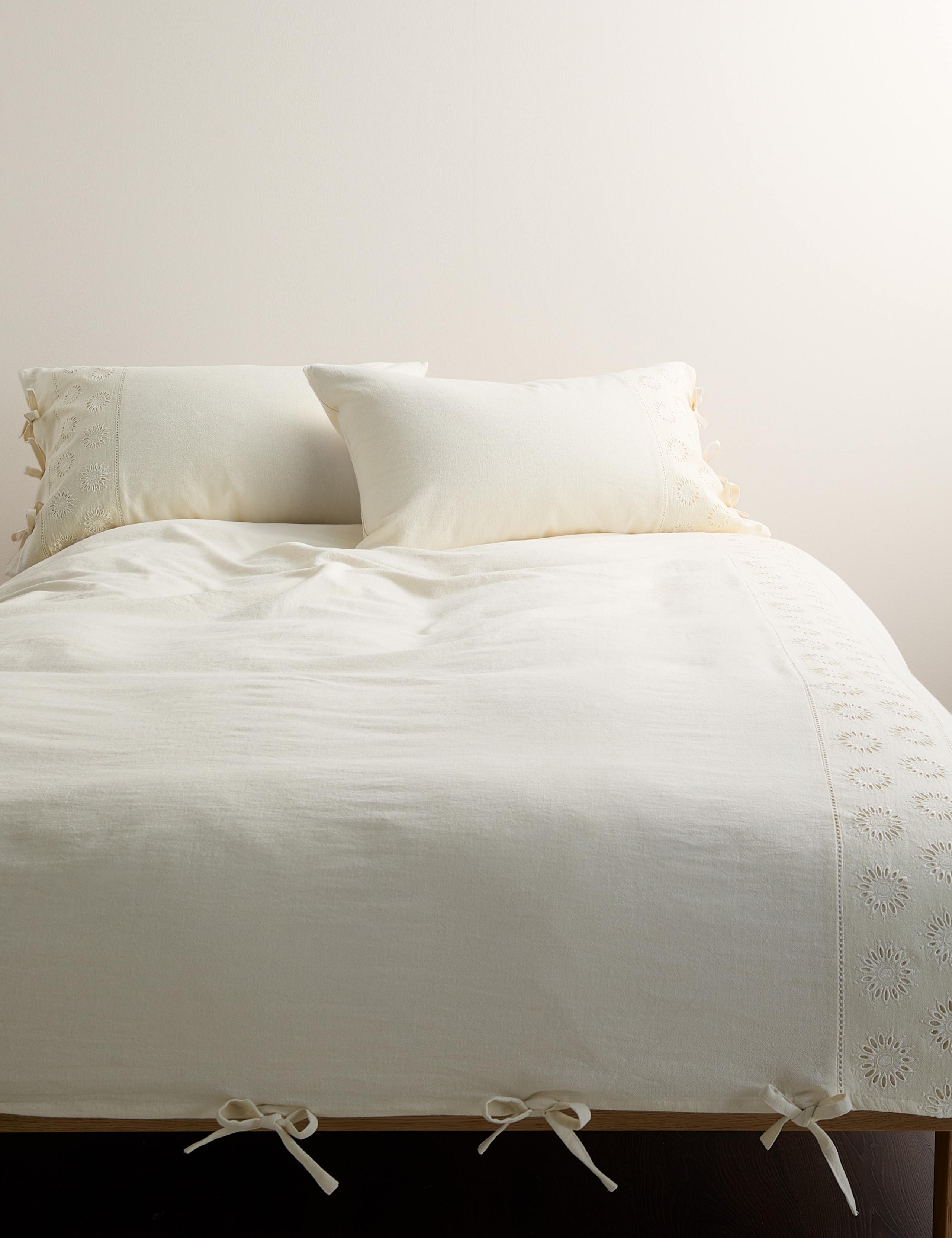 Schiffli embroidered panel bedding set with linen cotton blend, UK version