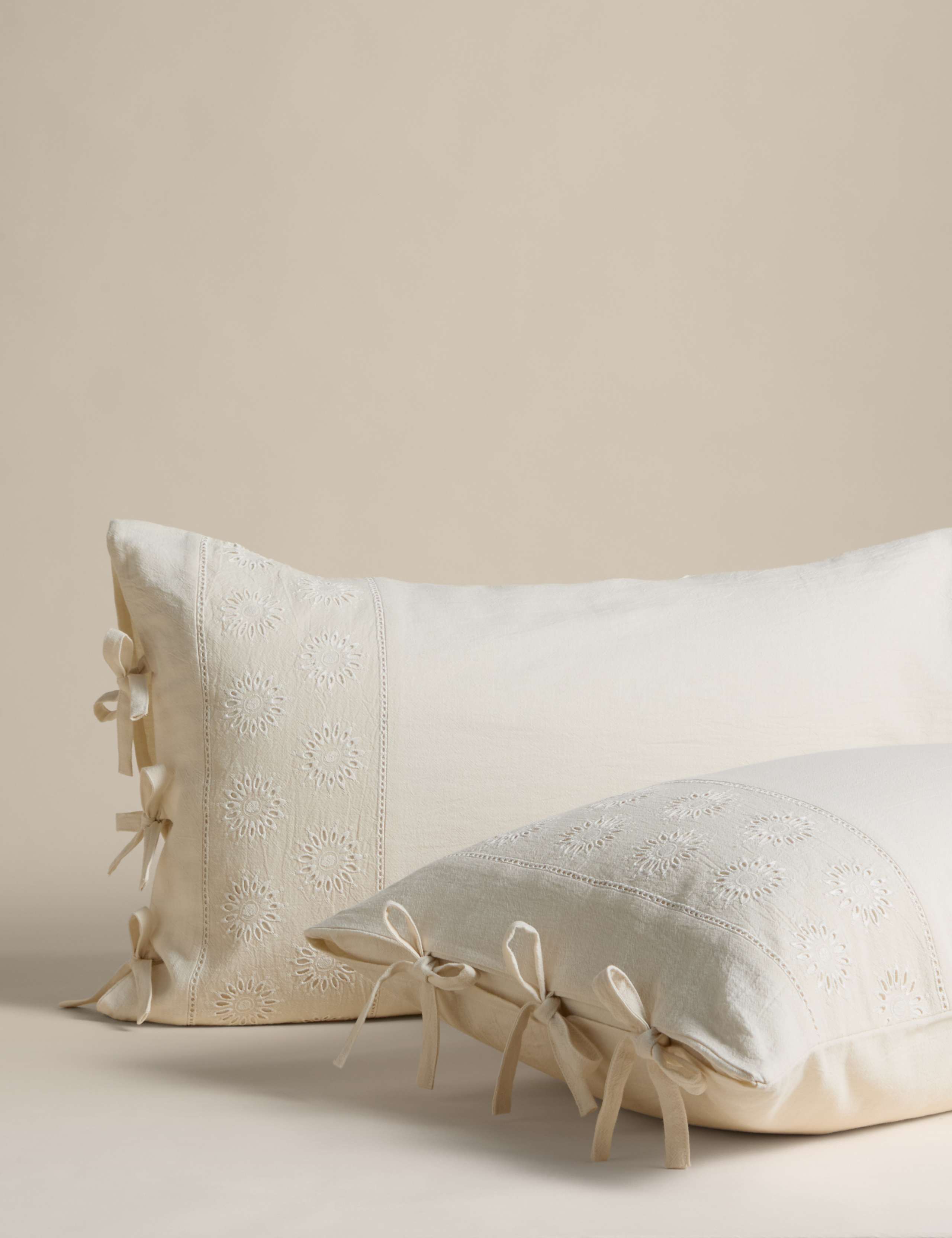 Schiffli embroidered panel bedding set with linen cotton blend, UK version