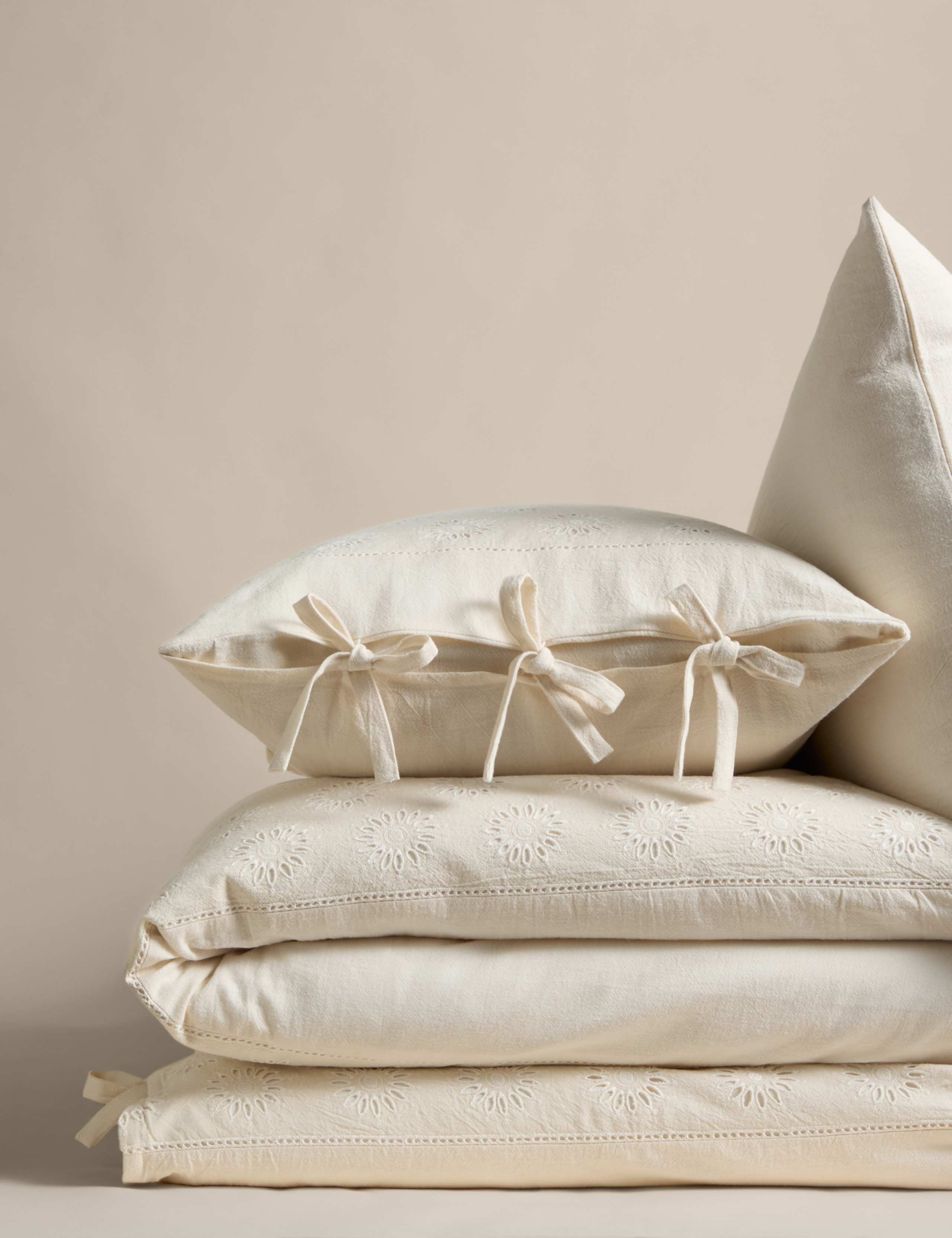 Schiffli embroidered panel bedding set with linen cotton blend, UK version