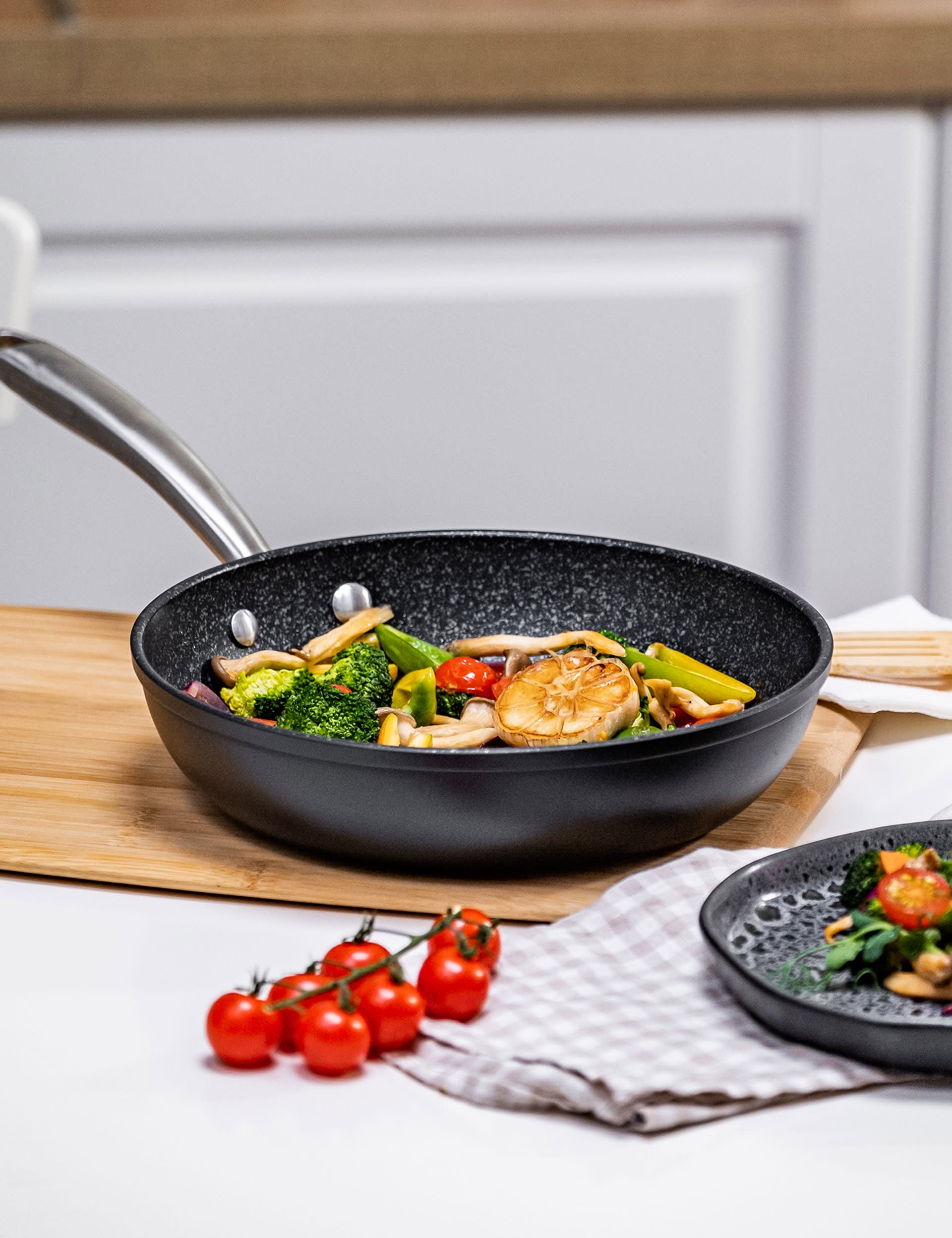 Prestige Scratch Guard 25cm non-stick frying pan (British brand)