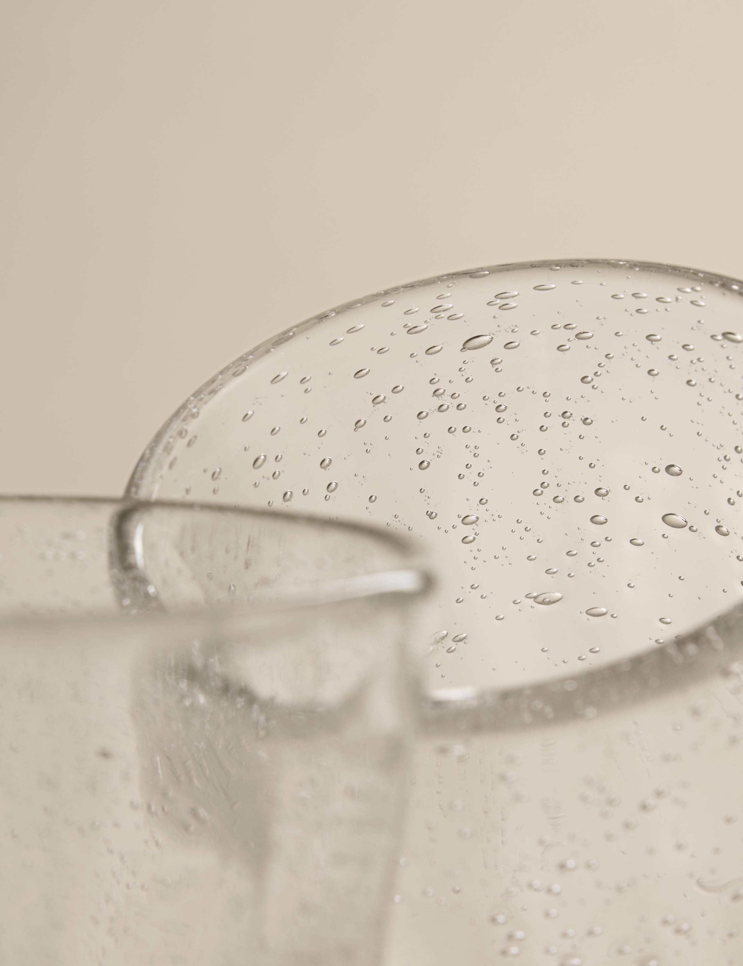 Bubble wine glasses set of 2 with captured bubbles, UK version
