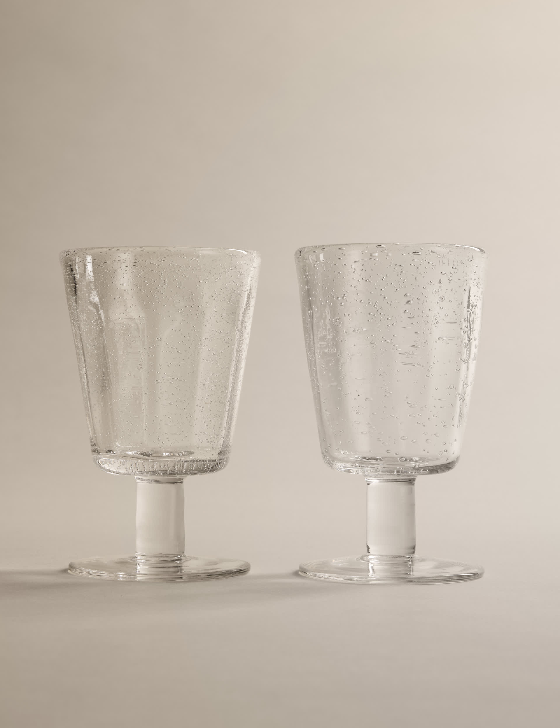 Bubble wine glasses set of 2 with captured bubbles, UK version