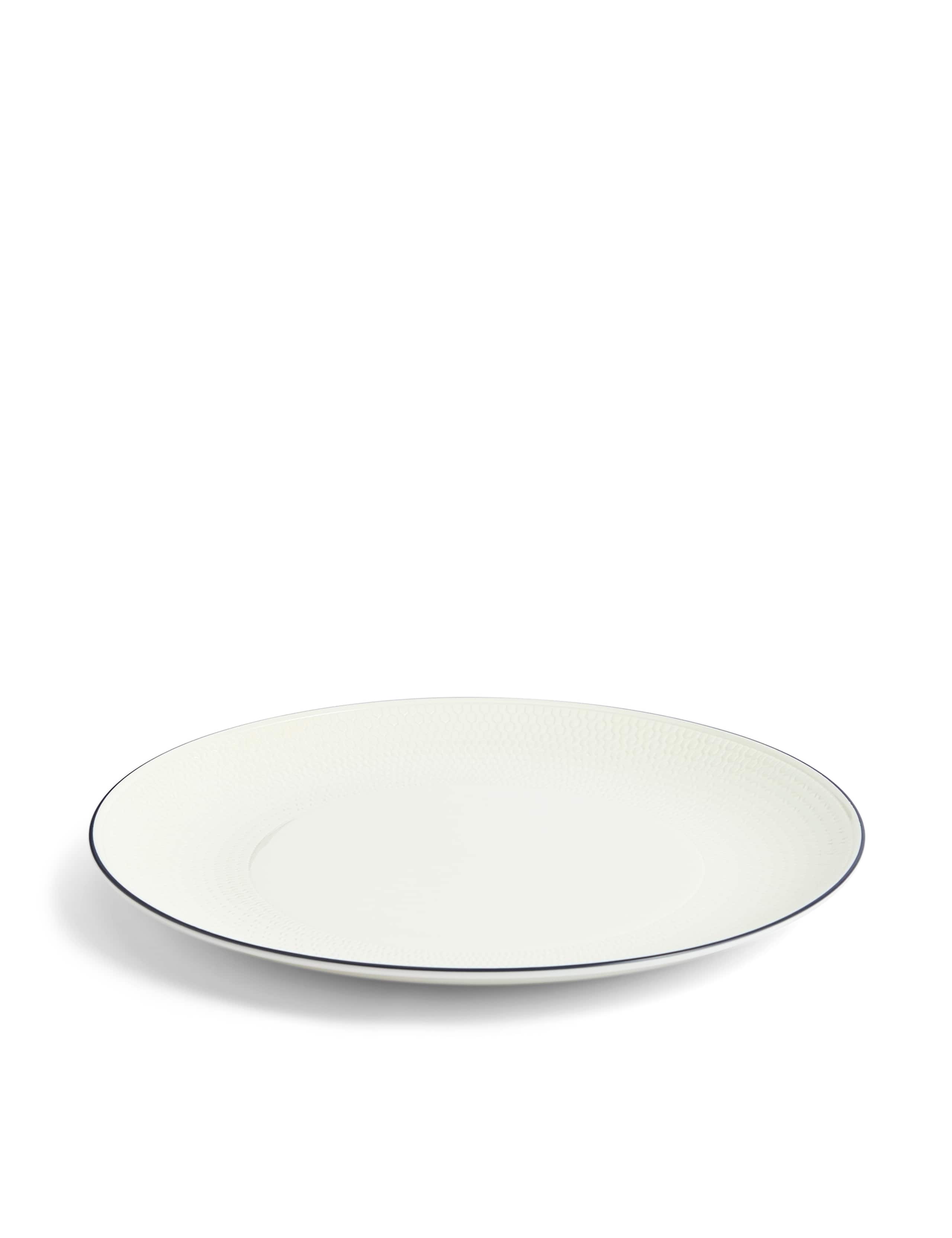 Wedgwood Gio dinner plates set of 2 fine bone china, imported from the UK