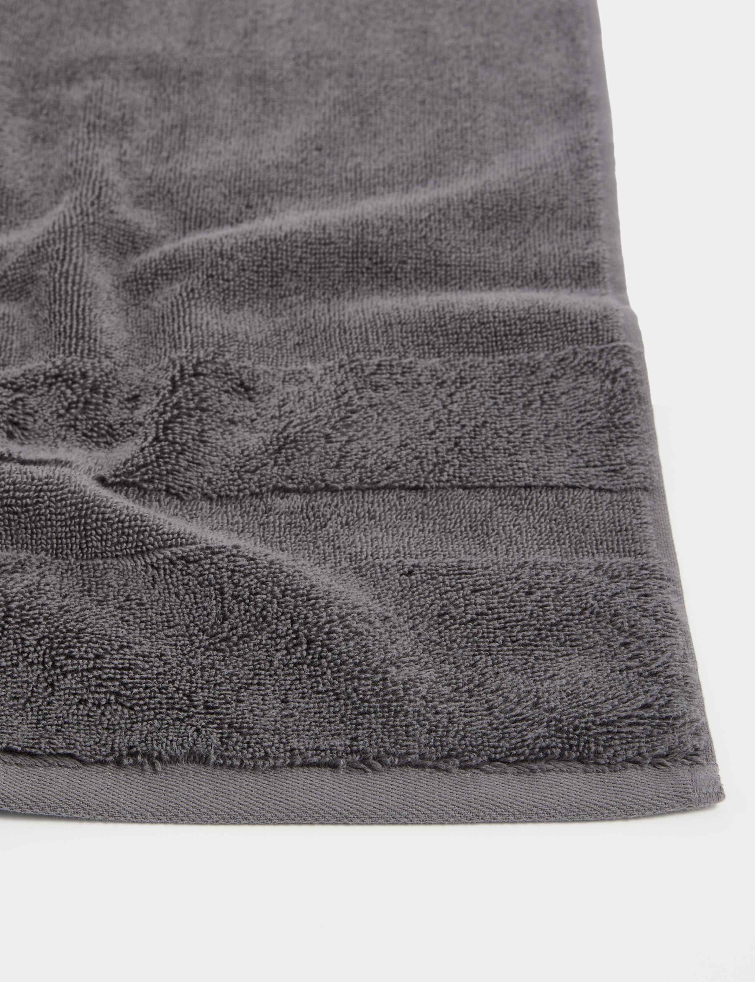 Set of two Turkish cotton towels (British brand)
