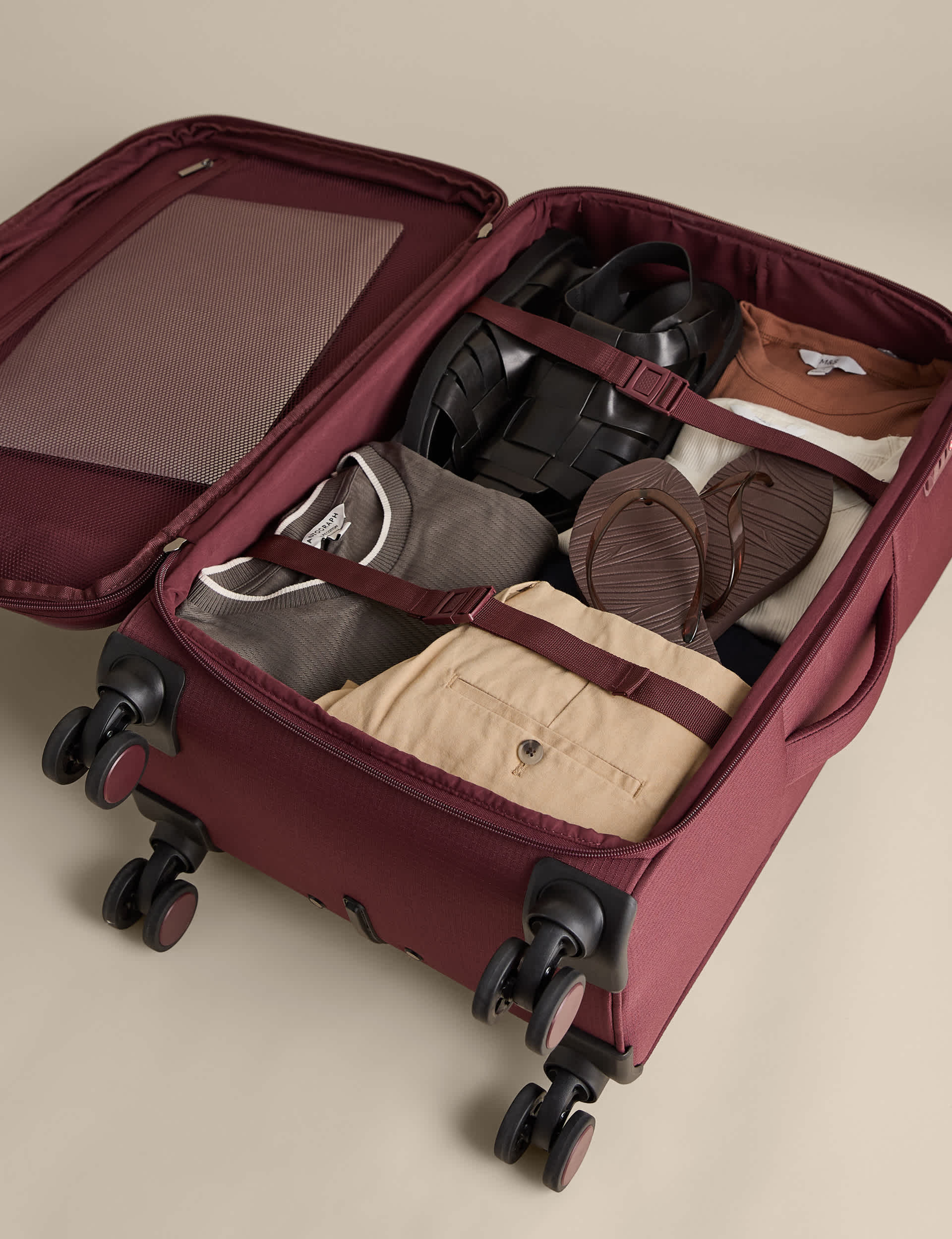Geneva 3-piece soft suitcase set with 4 wheels, UK version