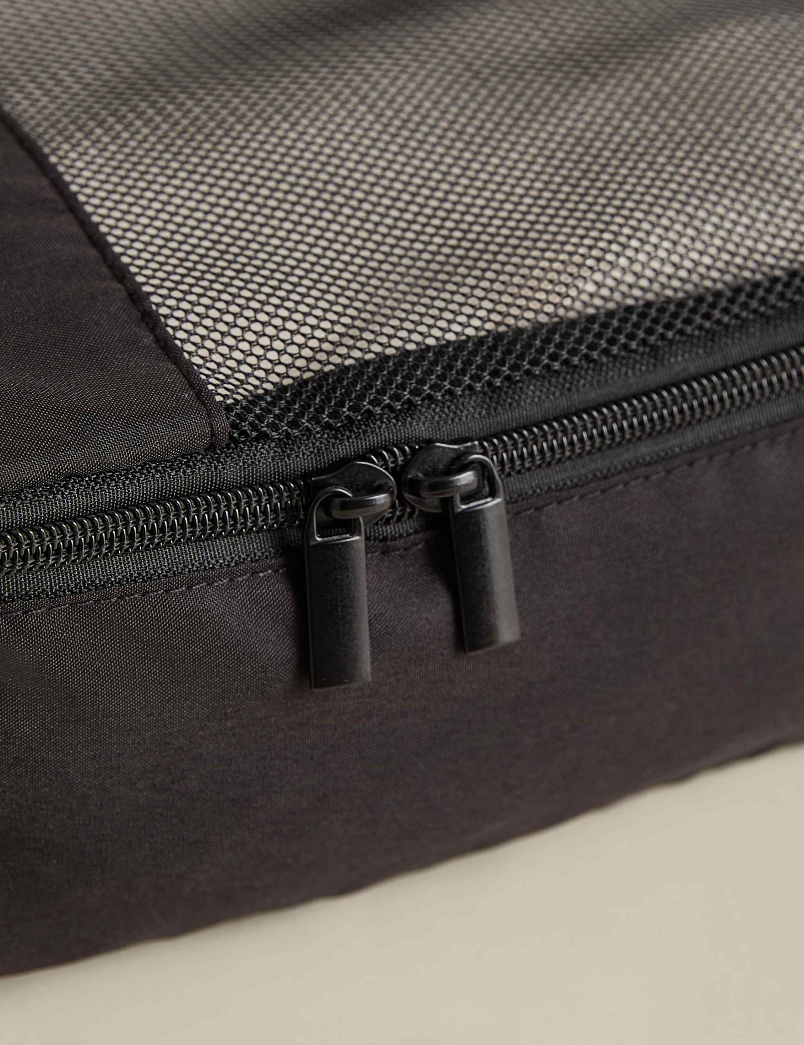 Packing cubes set with mesh tops in three sizes - British product