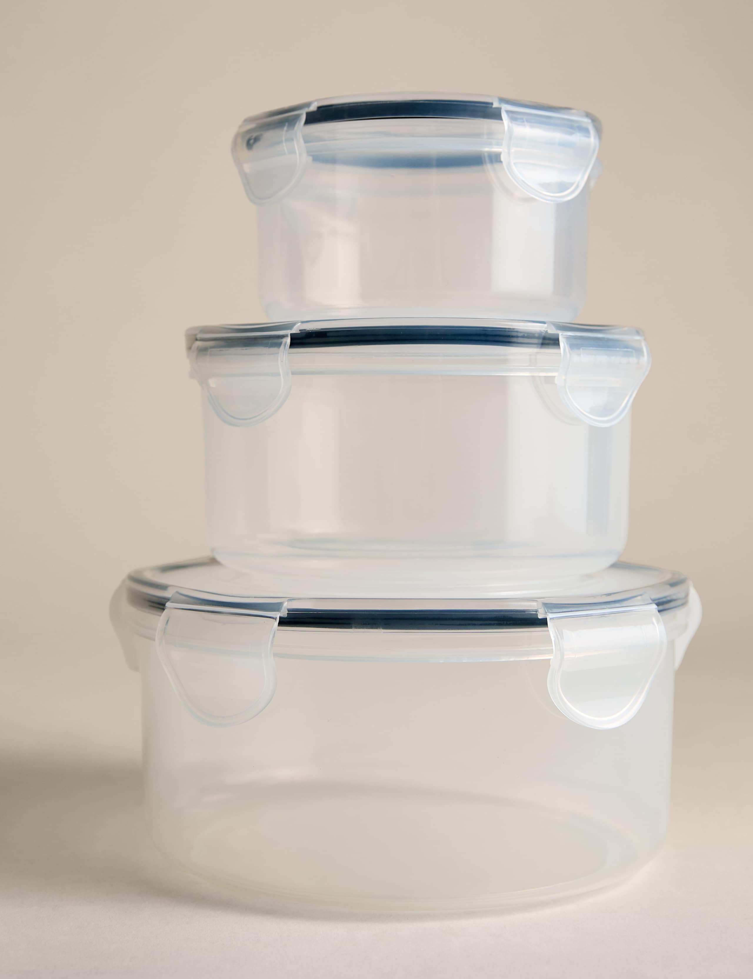 Set of three round clip storage containers 1.5L 800ml 400ml (British brand)