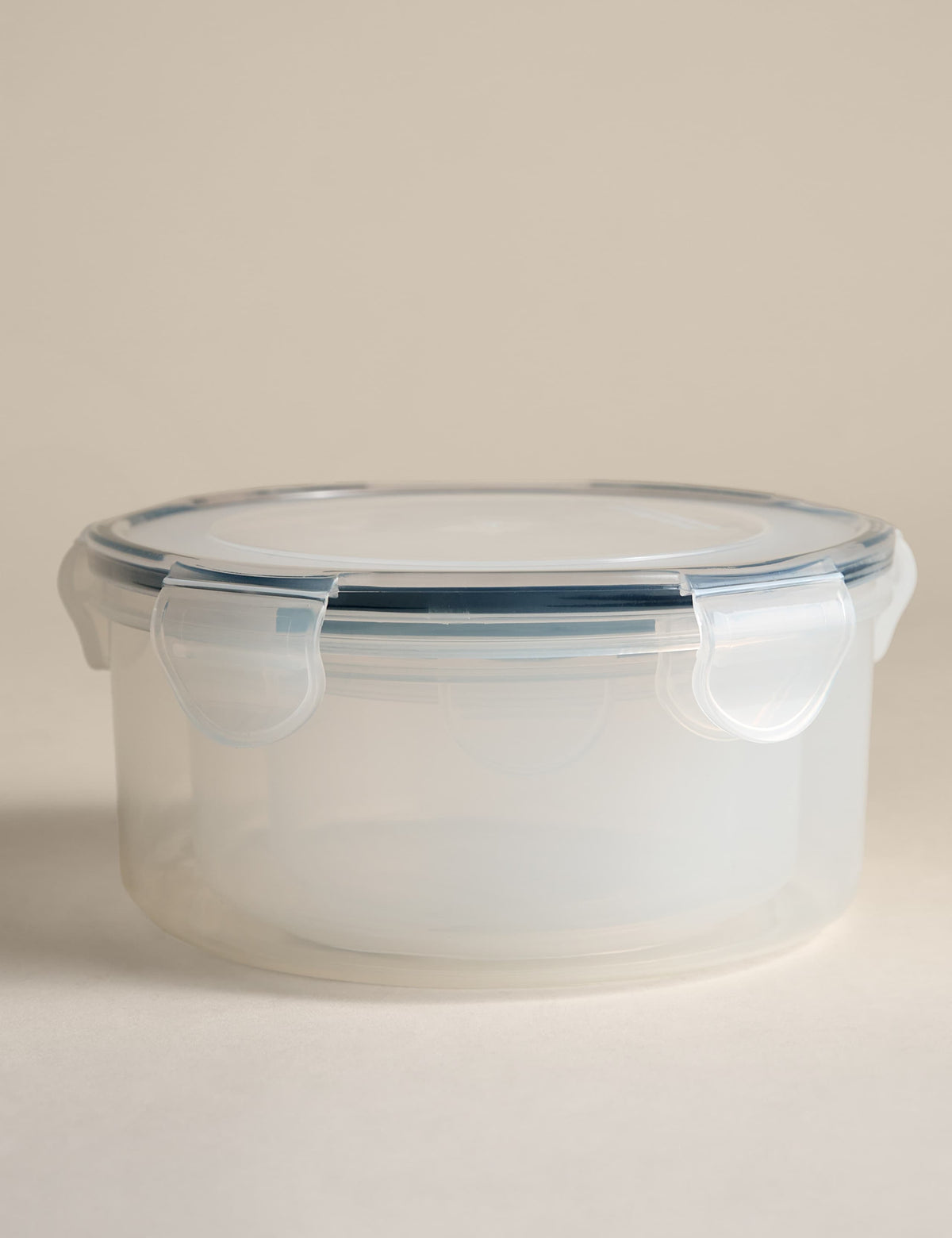 Set of three round clip storage containers 1.5L 800ml 400ml (British brand)
