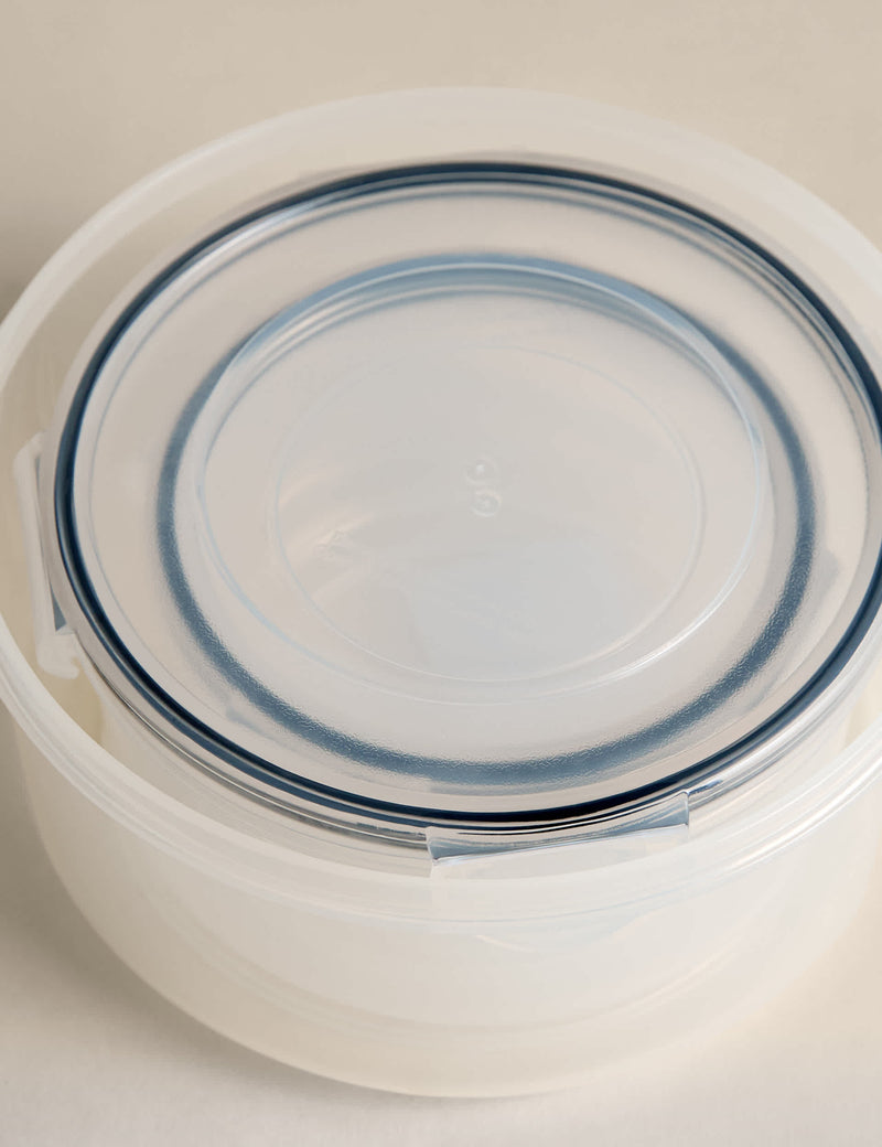 Set of three round clip storage containers 1.5L 800ml 400ml (British brand)