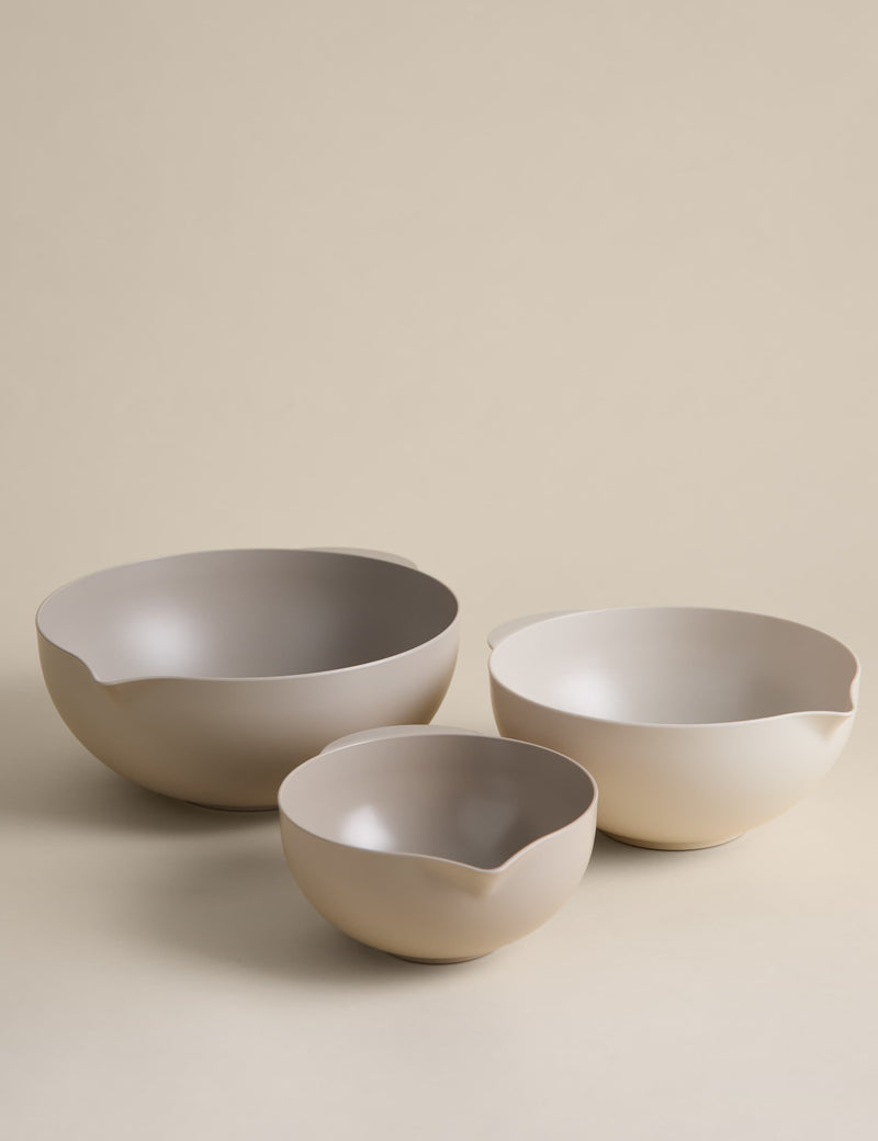 Set of 3 stacking mixing bowls with pouring spout - British product