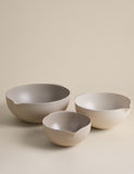 Set of 3 stacking mixing bowls with pouring spout - British product