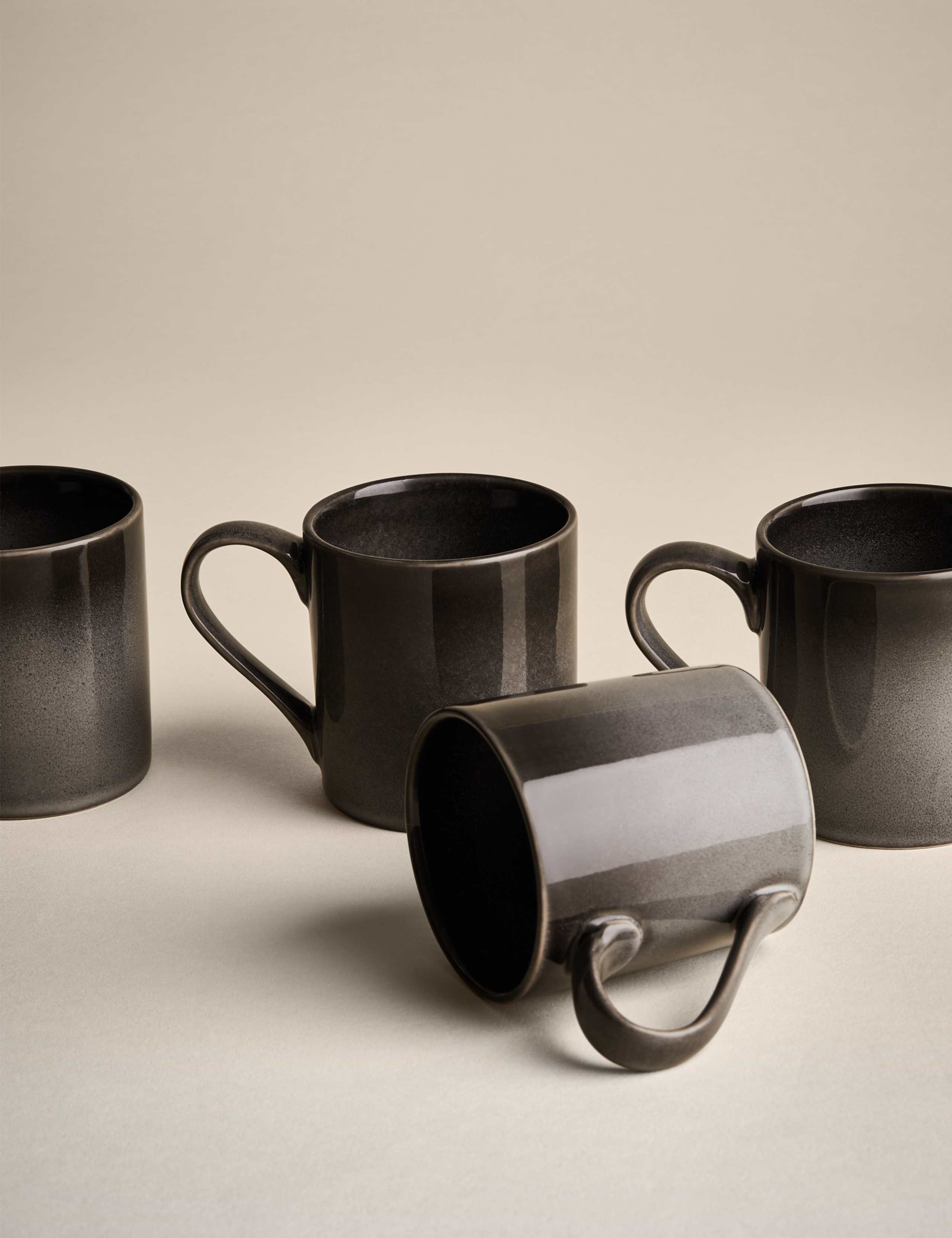 Amberley reactive mugs set of 4 (British brand)