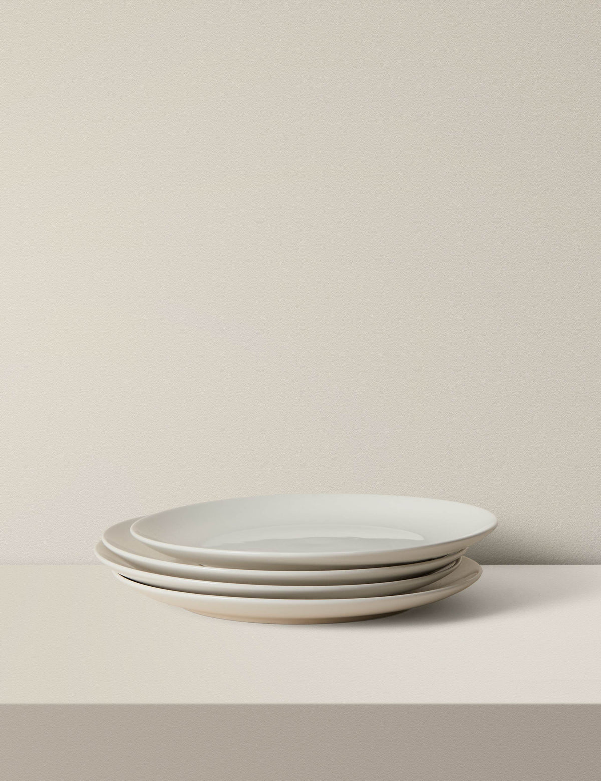 Set of four porcelain dinner plates from the UK - British product