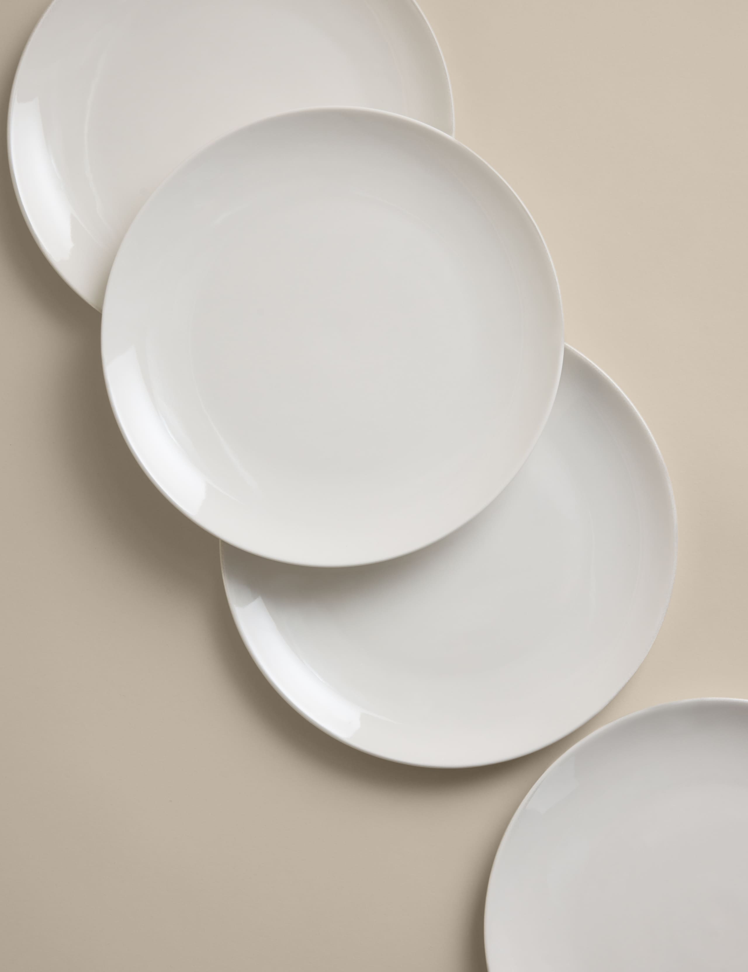 Set of four porcelain dinner plates from the UK - British product