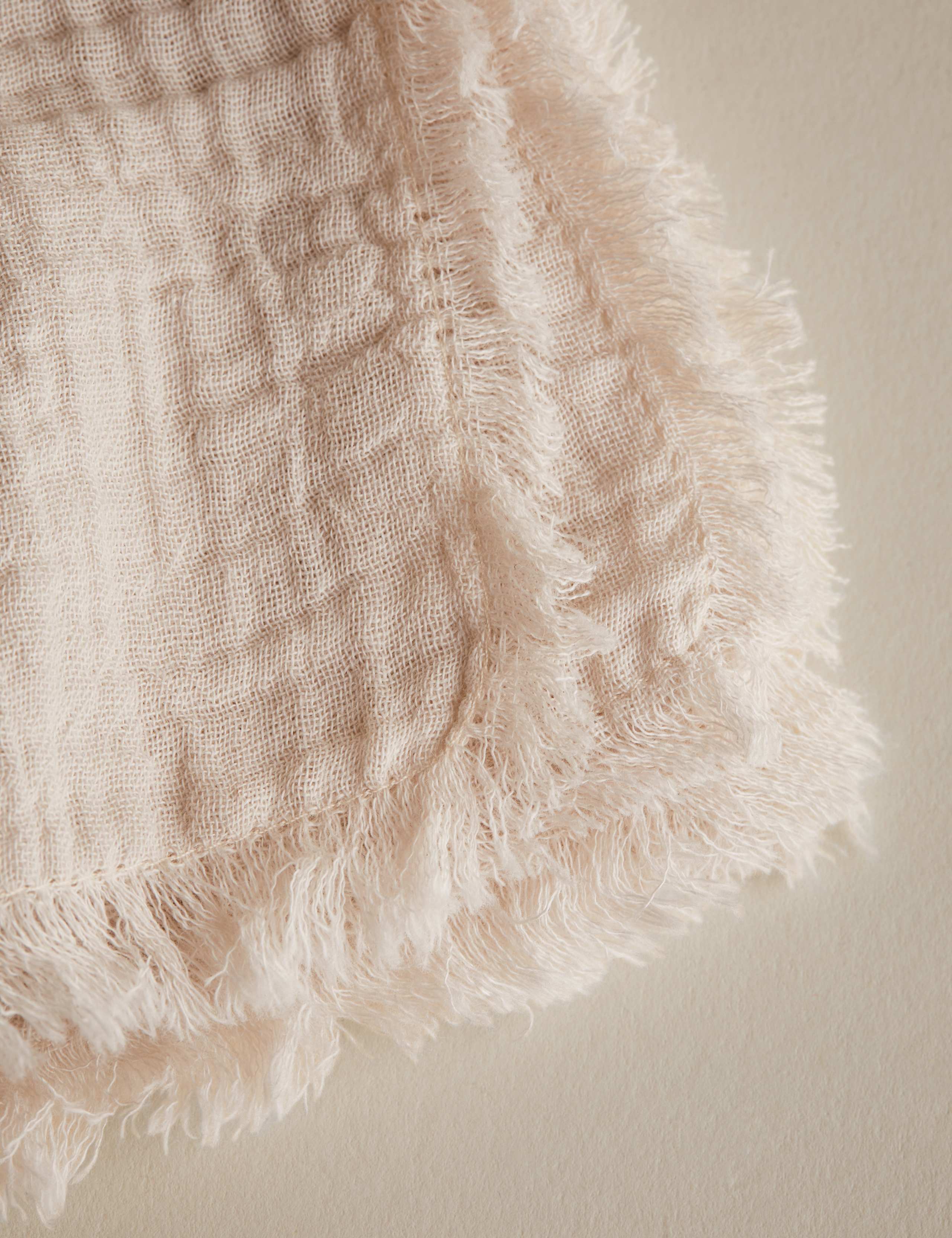 Set of 4 frayed edge muslin napkins (British brand)
