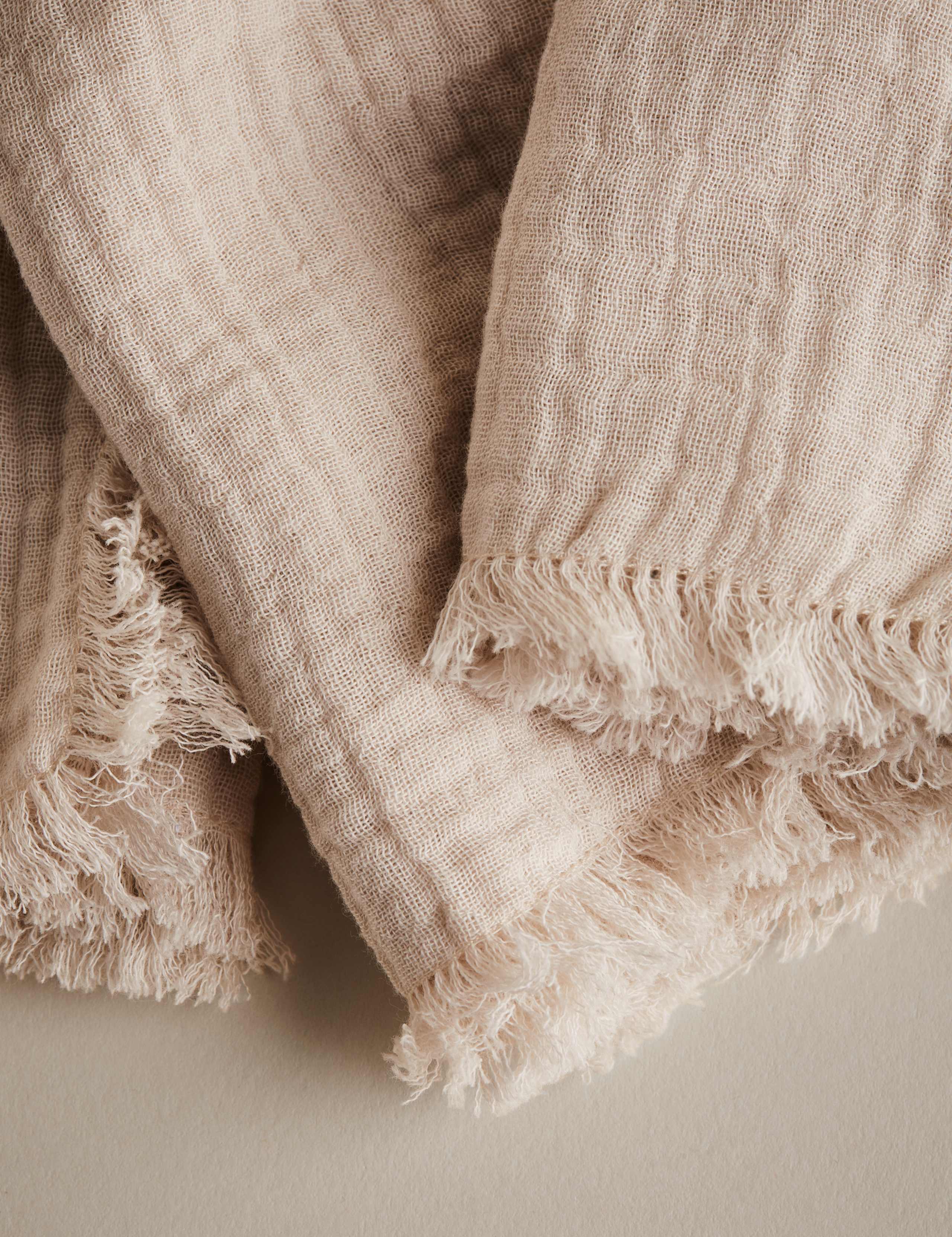 Set of 4 frayed edge muslin napkins (British brand)