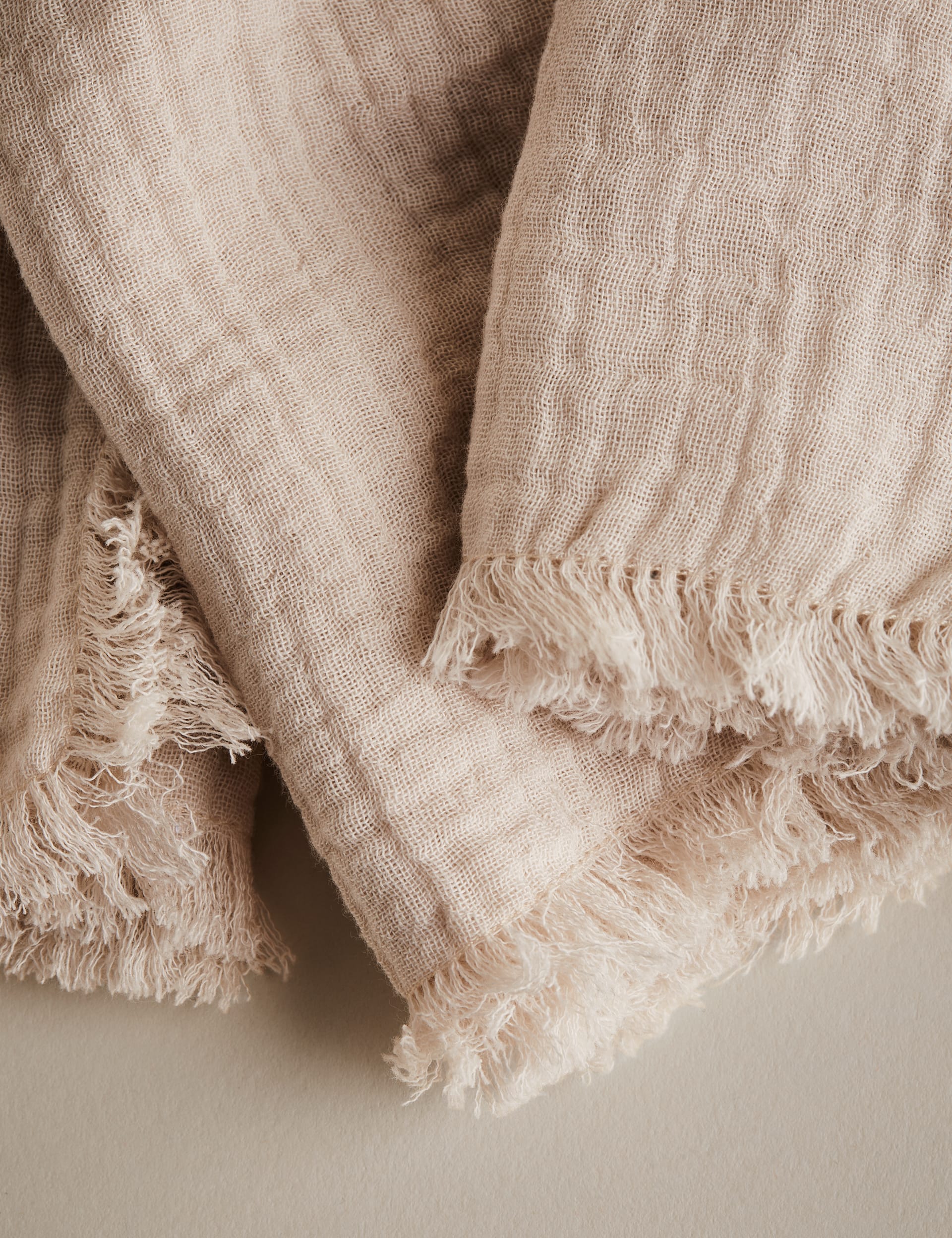 Set of 4 frayed edge muslin napkins (British brand)