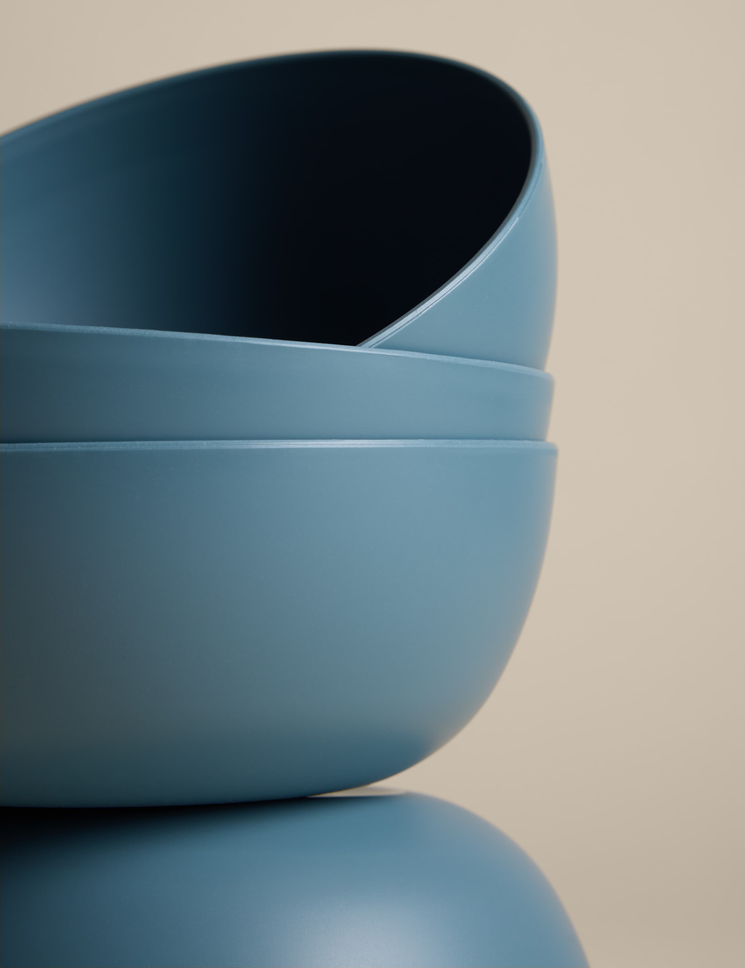 Set of 4 lightweight plastic picnic cereal bowls (British brand)