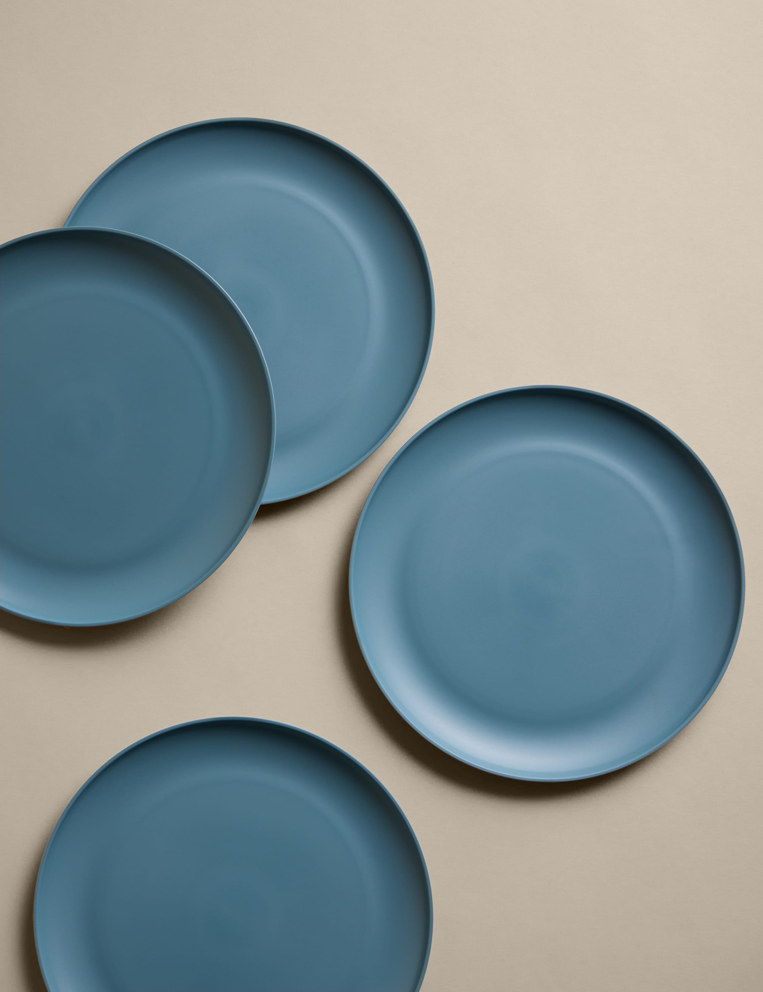Plastic picnic dinner plates set of 4, imported from the UK