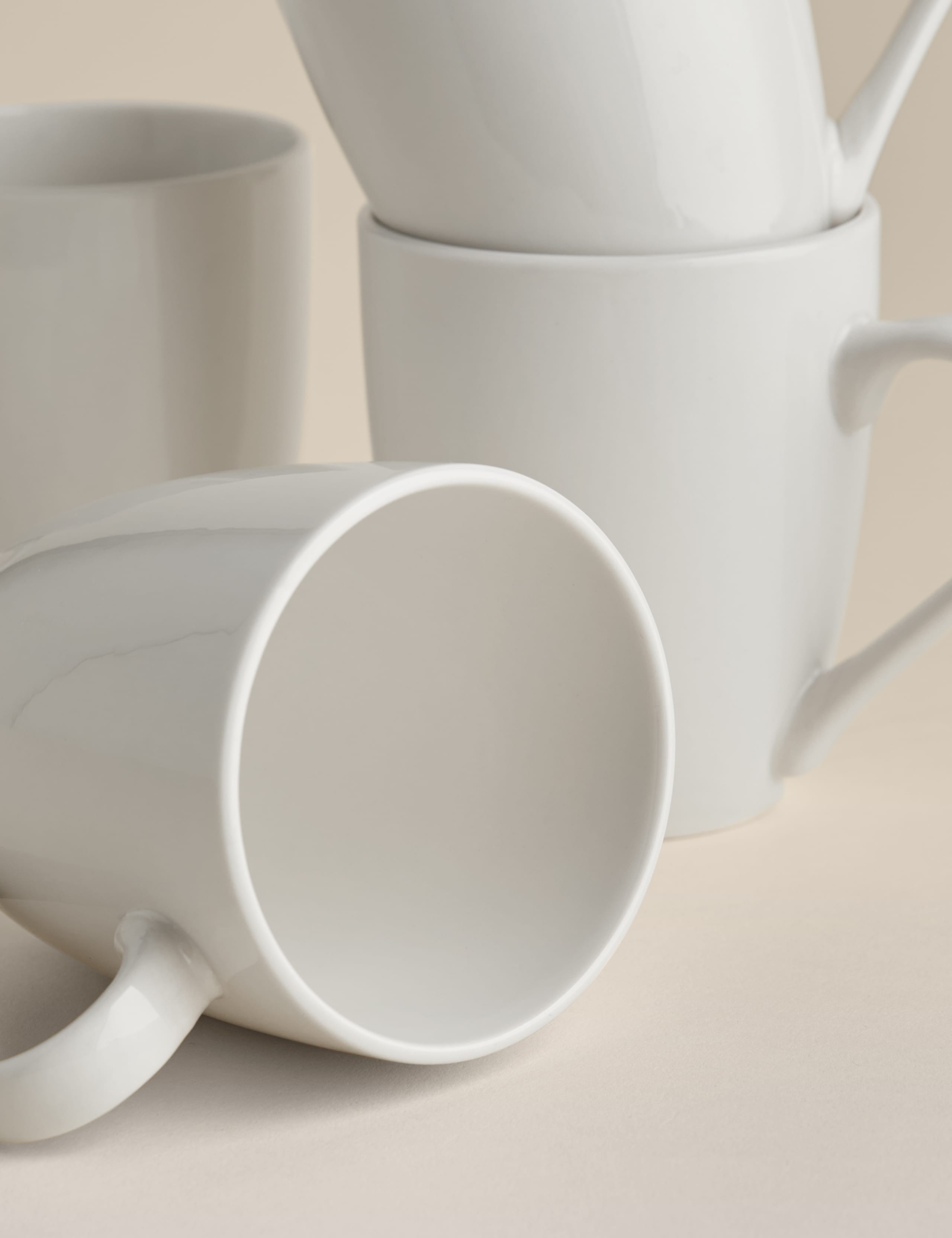 Set of 4 porcelain mugs (British brand)
