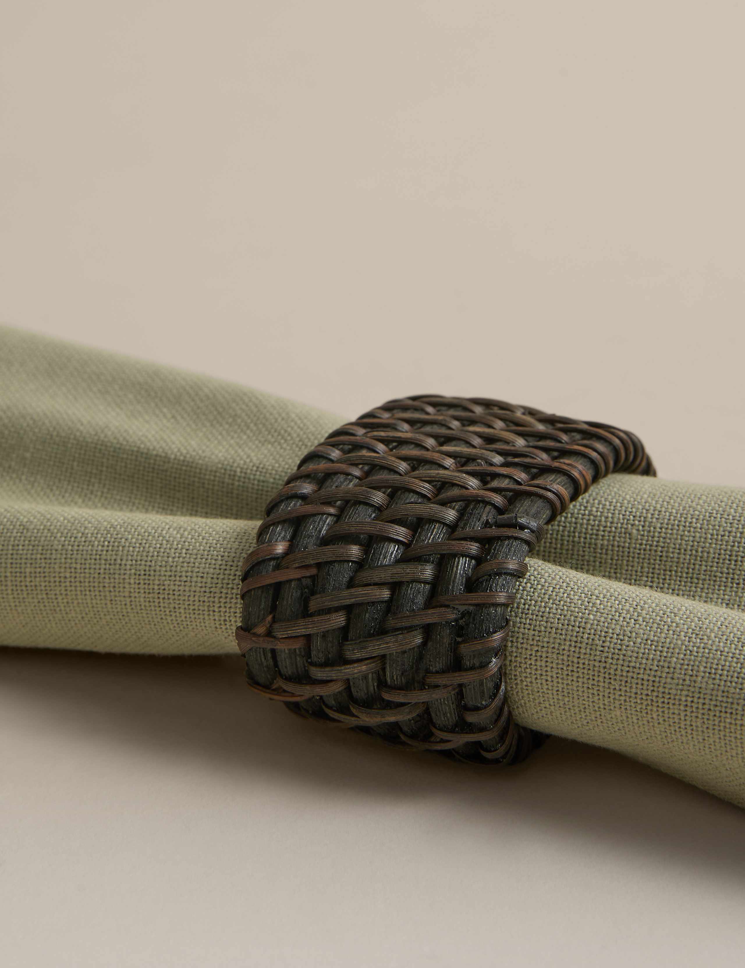 Rattan oval napkin rings set of 4 (British brand)