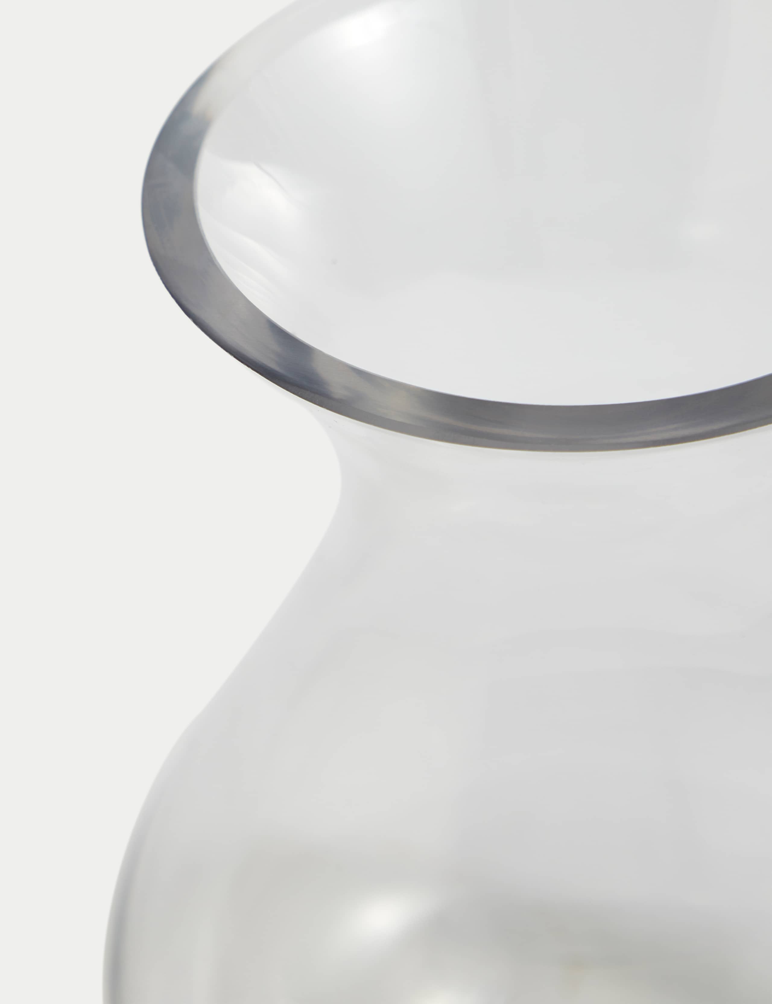 Small bouquet vase tapered glass 16.5cm, imported from the UK