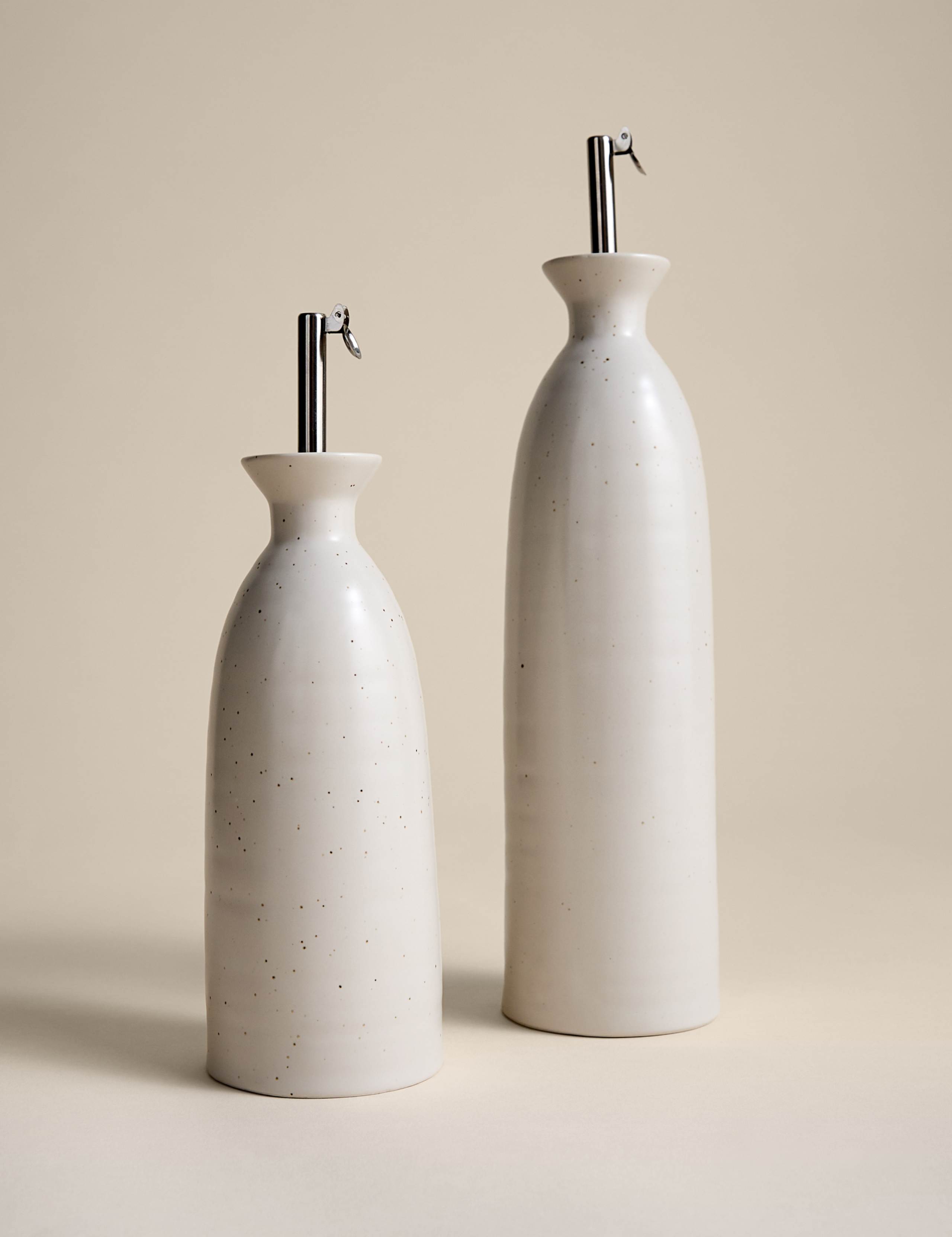 Small ceramic oil pourer 23.4 cm - British product