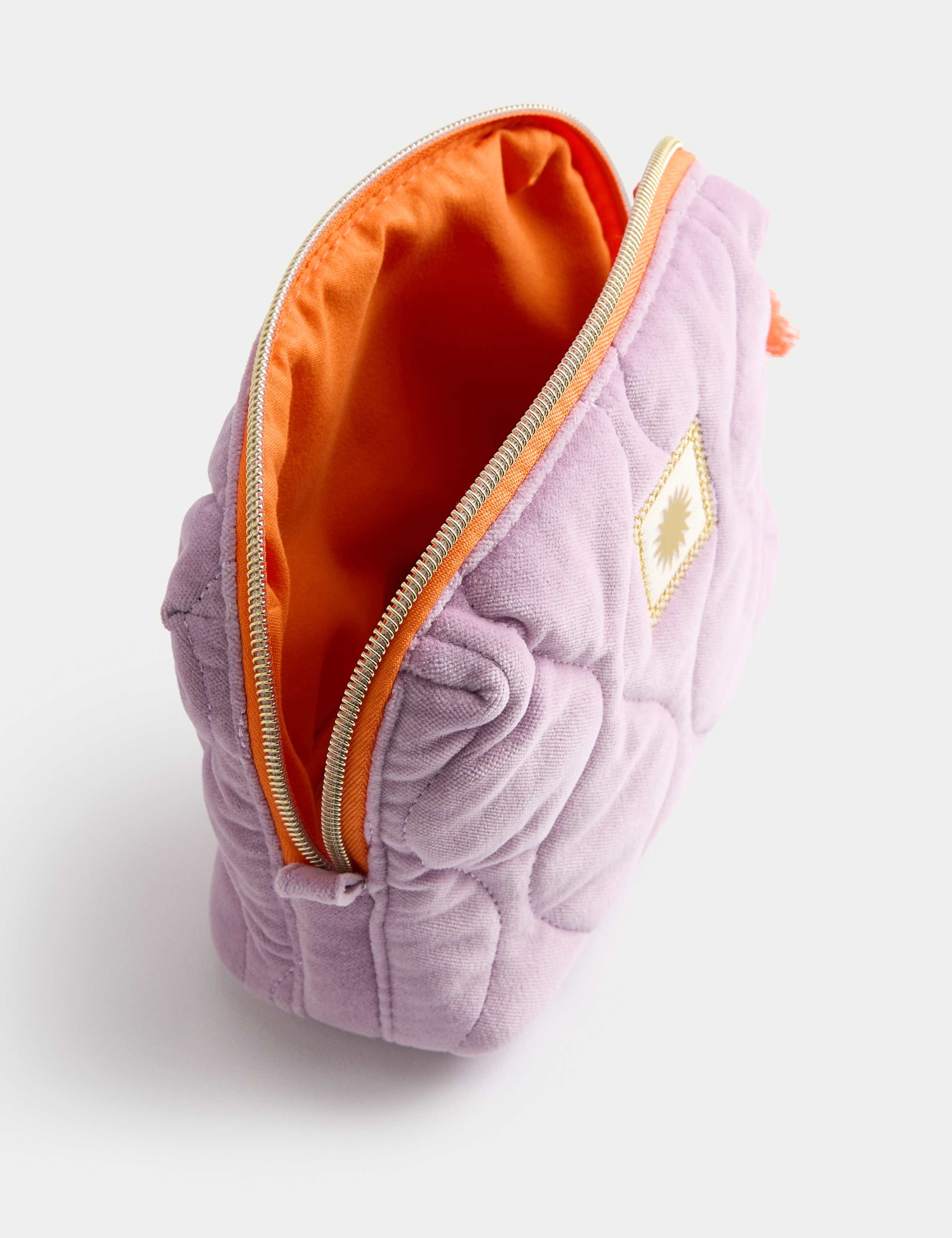 Small quilted toiletry bag with cotton exterior and tassel zip (British brand)