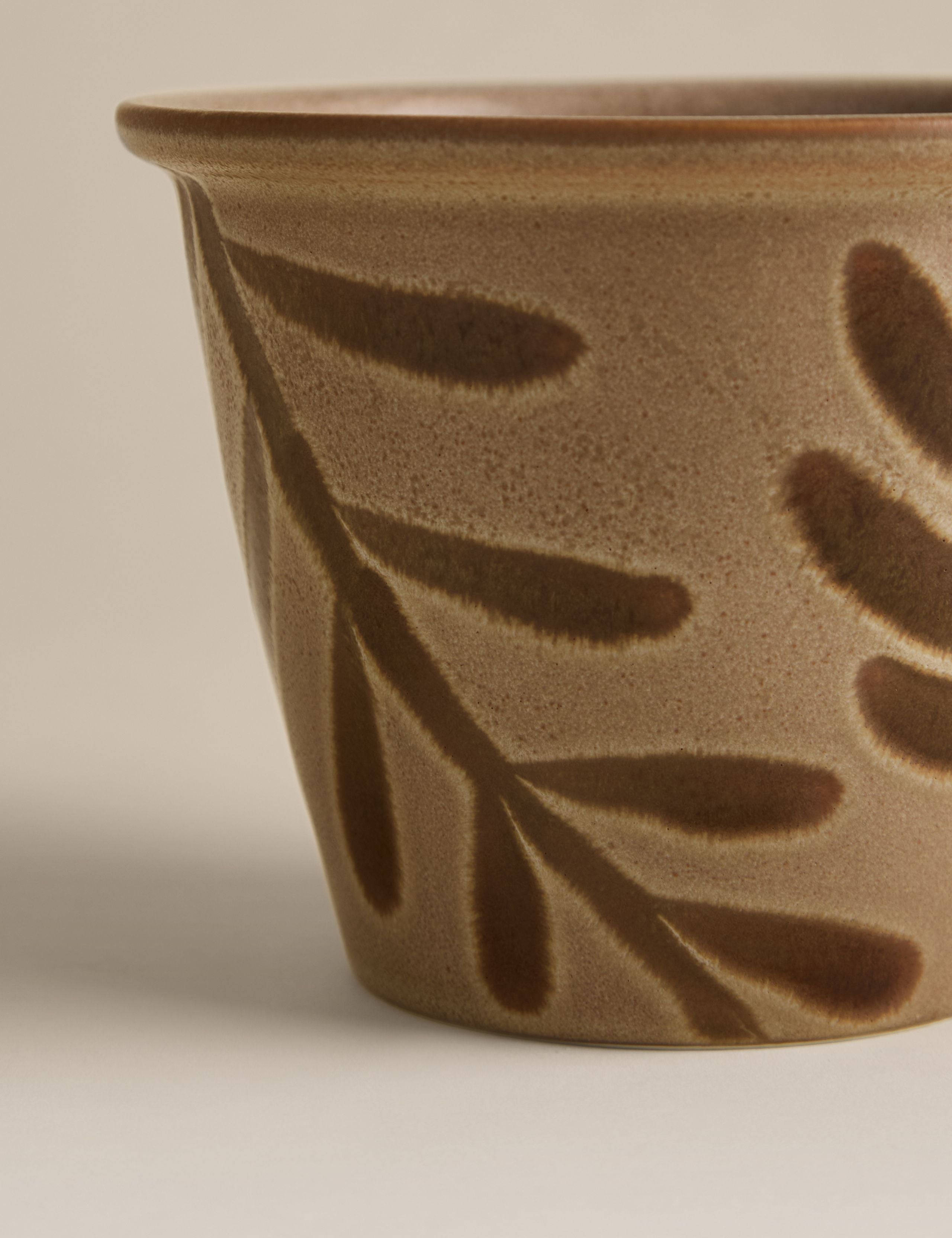 Small reactive leaf ceramic planter 17.9cm, UK version