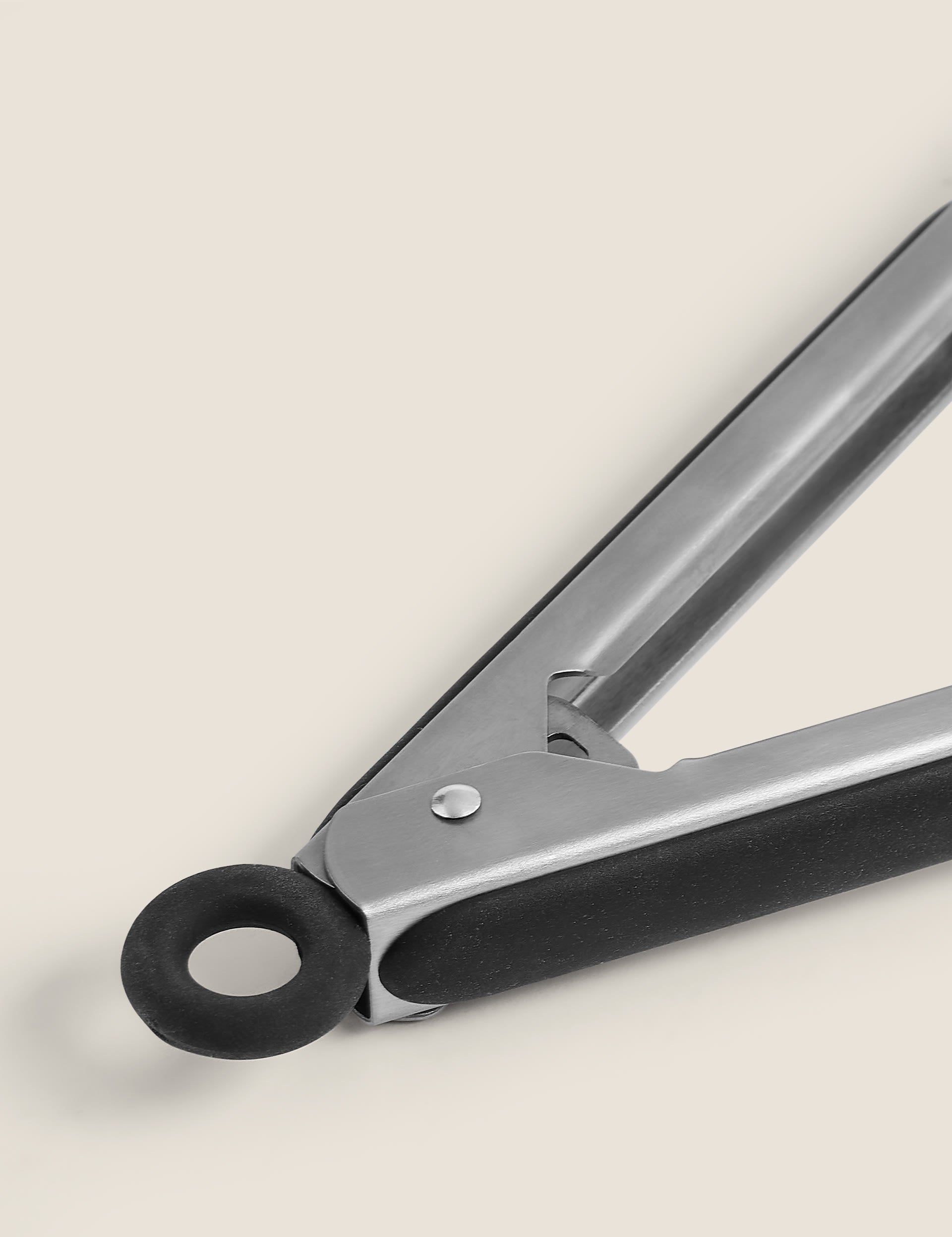 Small silicone tongs with heat-resistant design and locking mechanism (British brand)