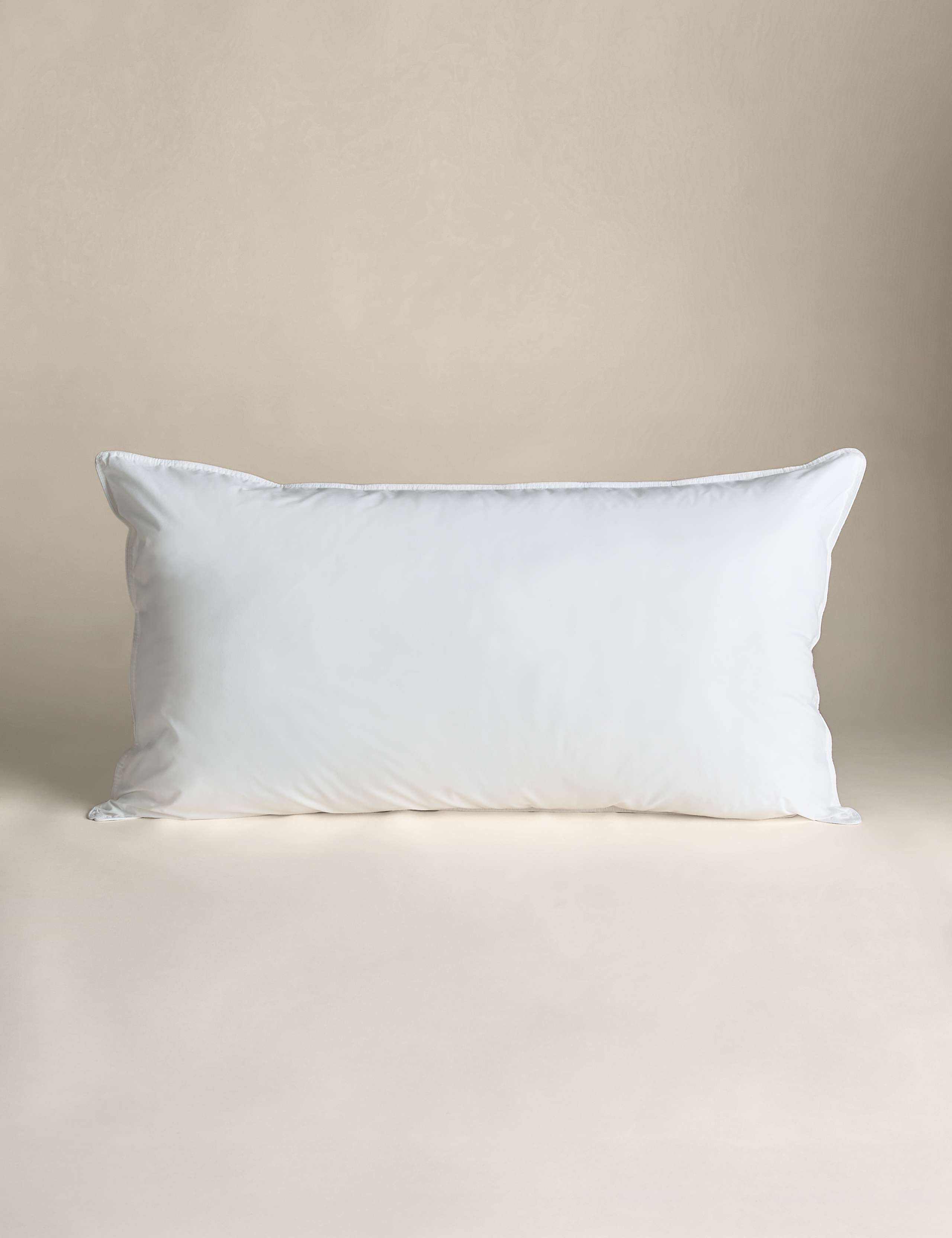 Supremely Washable kingsize firm pillow (British brand)