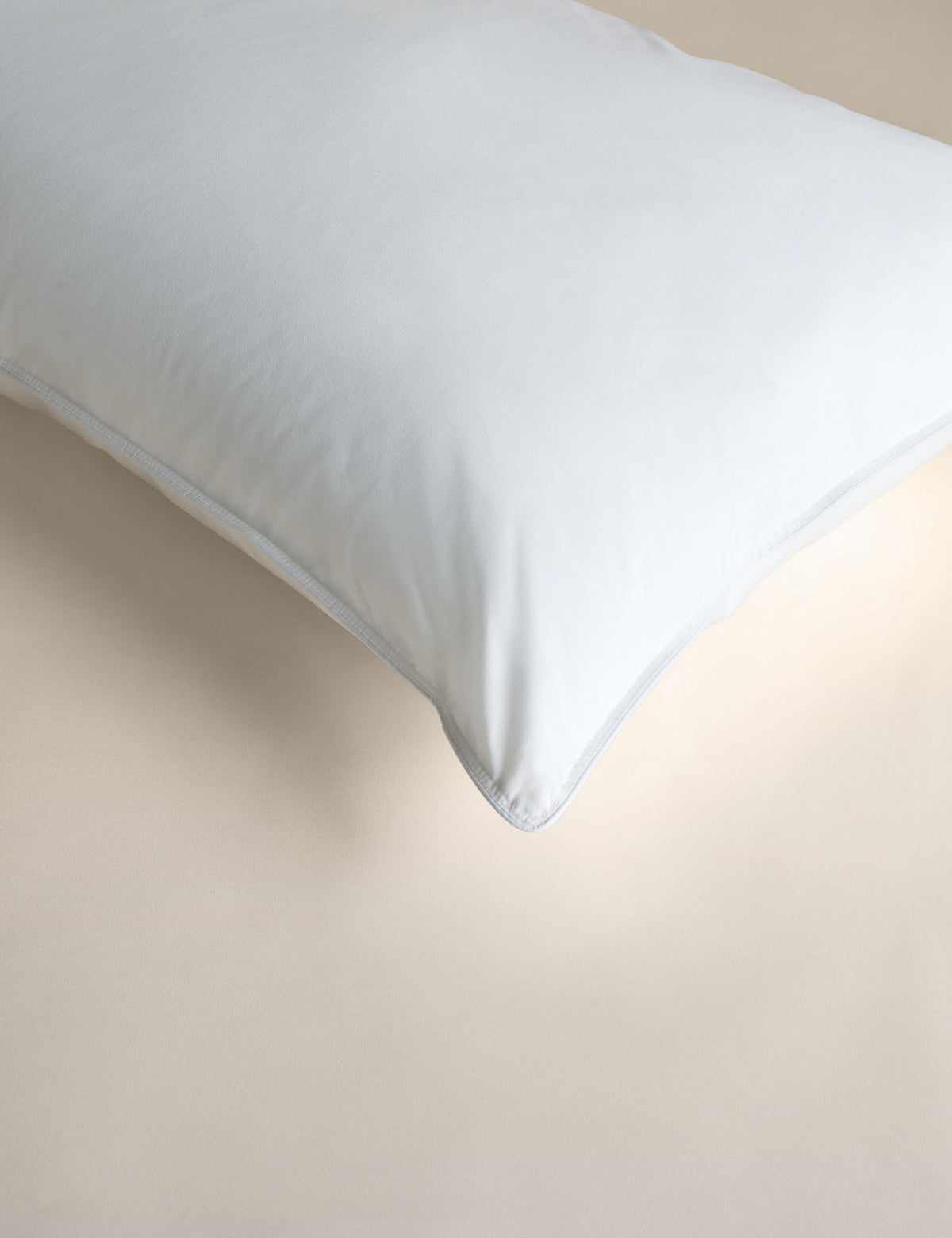 Supremely Washable medium king size pillow (British brand)