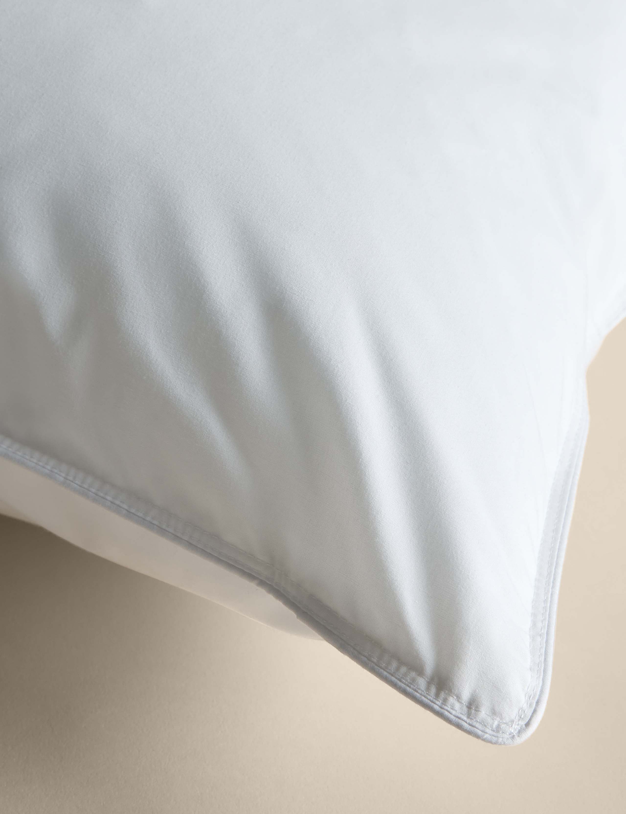 Supremely Washable medium king size pillow (British brand)