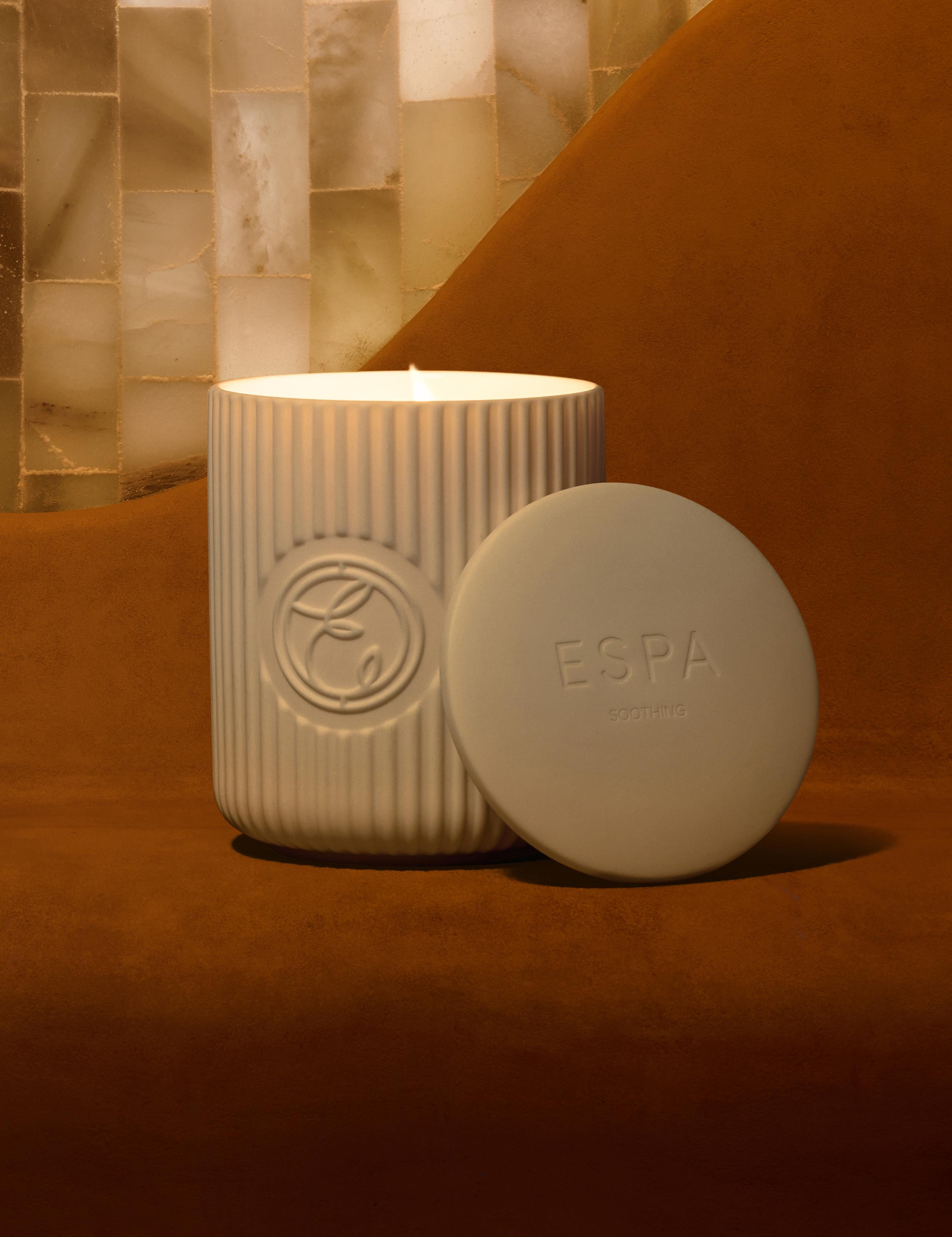 Soothing candle with geranium and ylang ylang 240g, imported from the UK