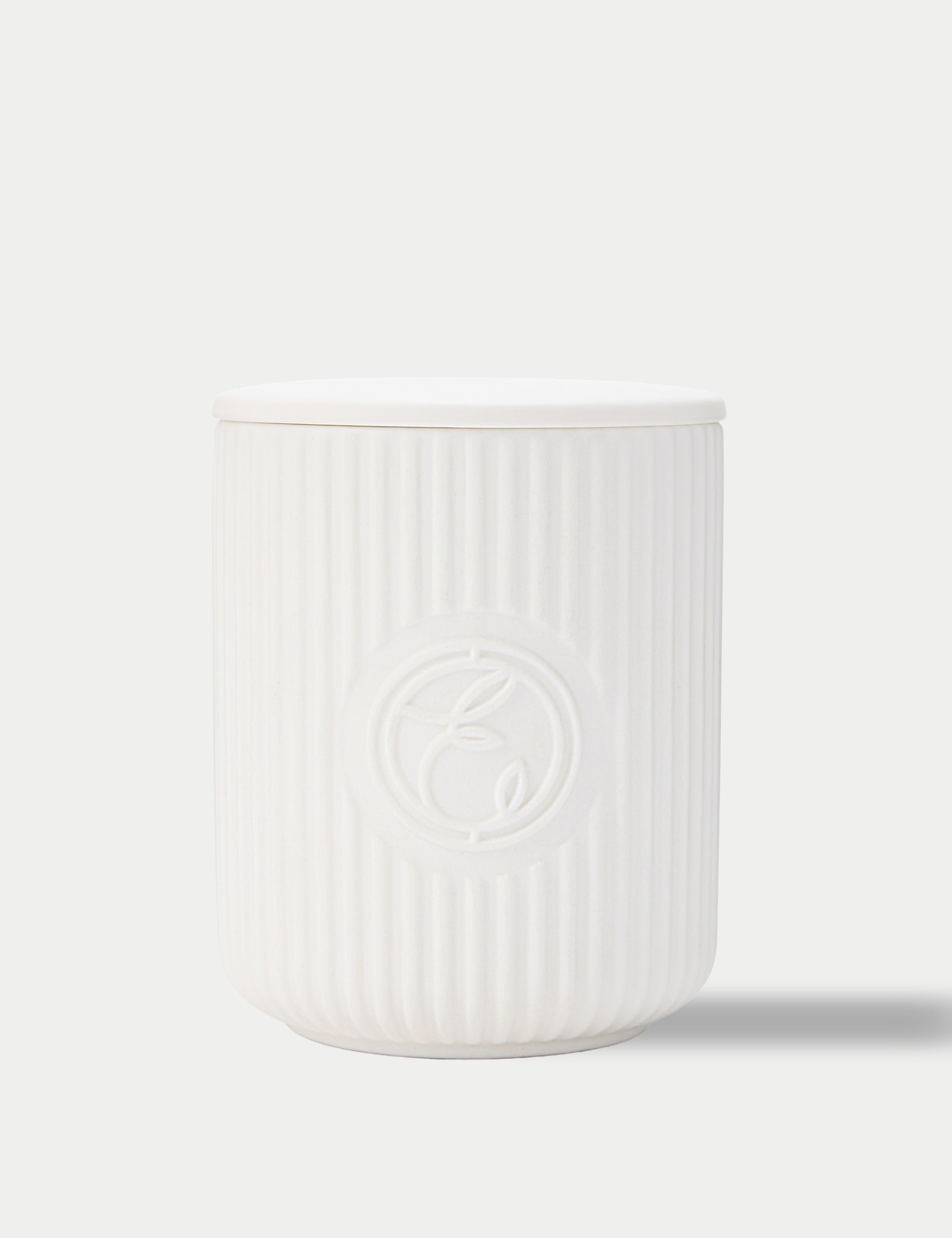 Soothing candle with geranium and ylang ylang 240g, imported from the UK