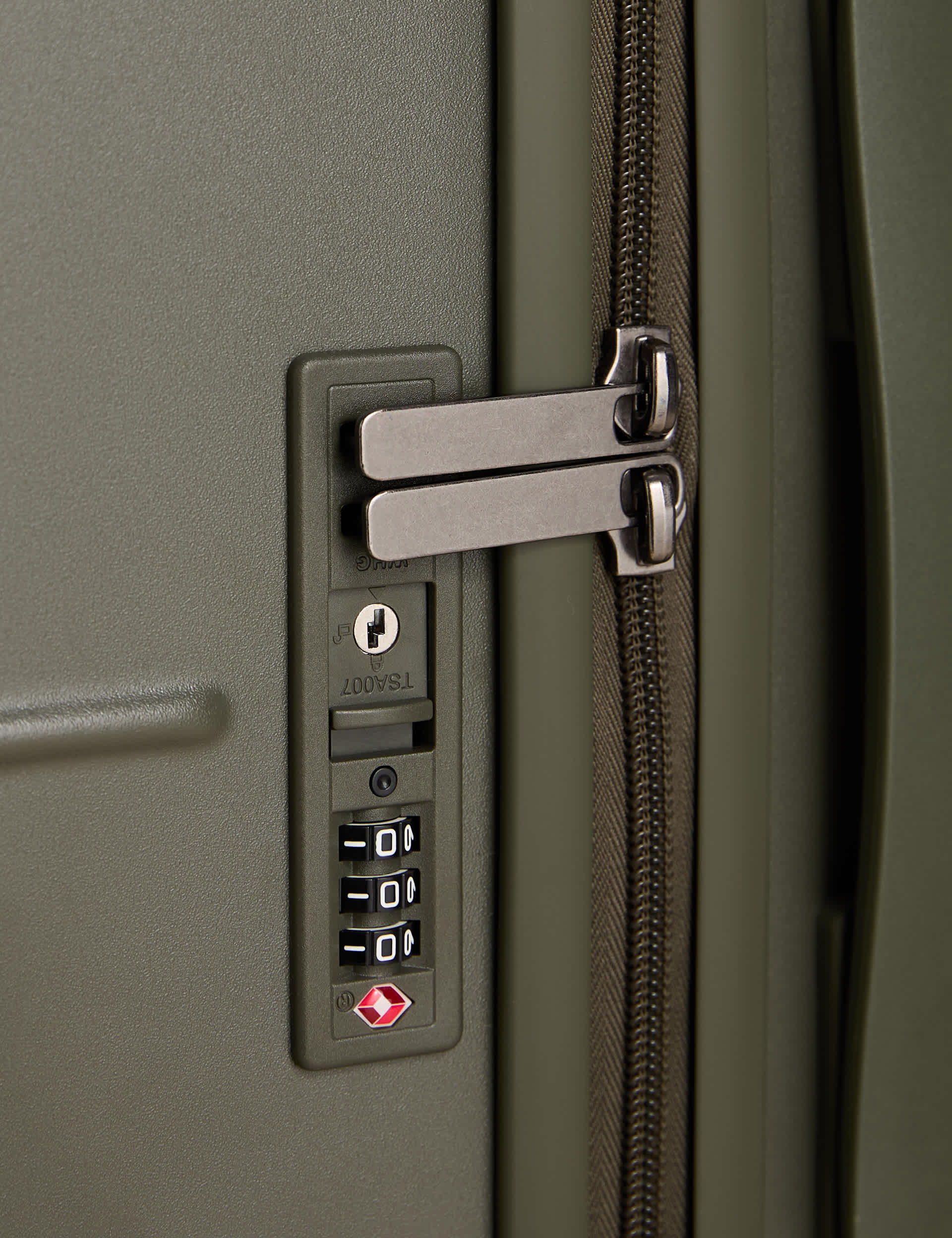 Stockholm 4 wheel hard shell large suitcase - British product