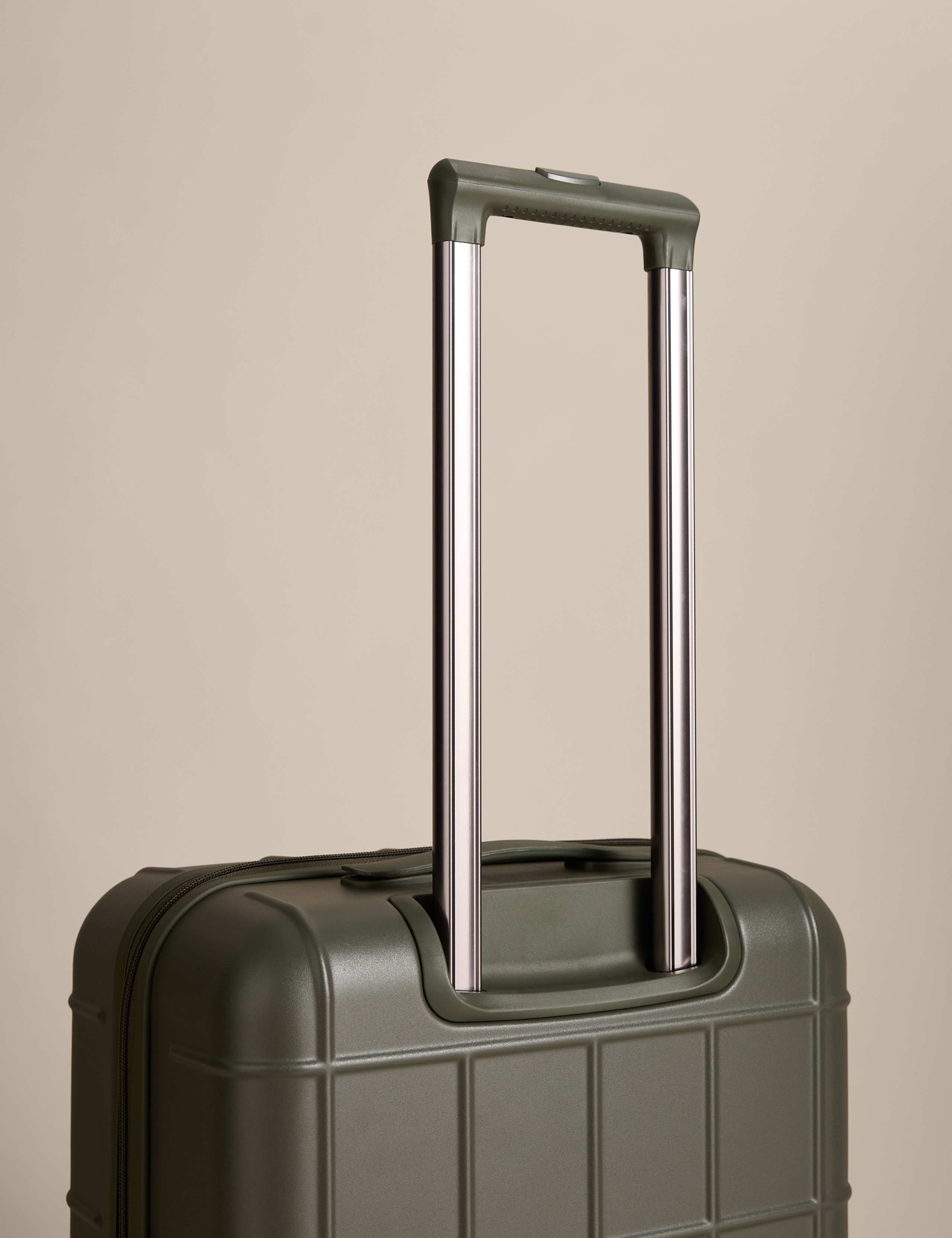 Stockholm 4 wheel hard shell medium suitcase - British product