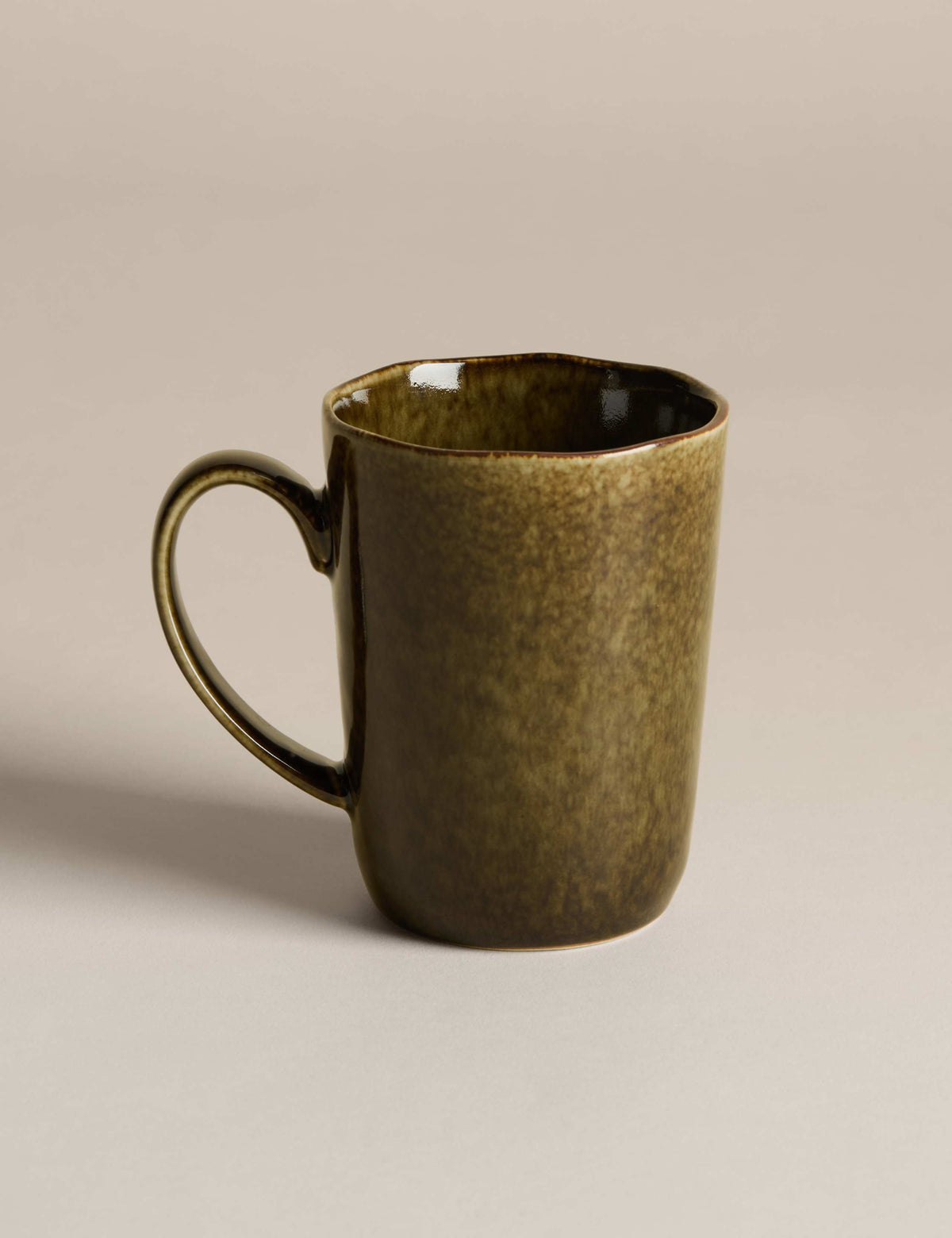 Straight side reactive glaze stoneware mug (British brand)