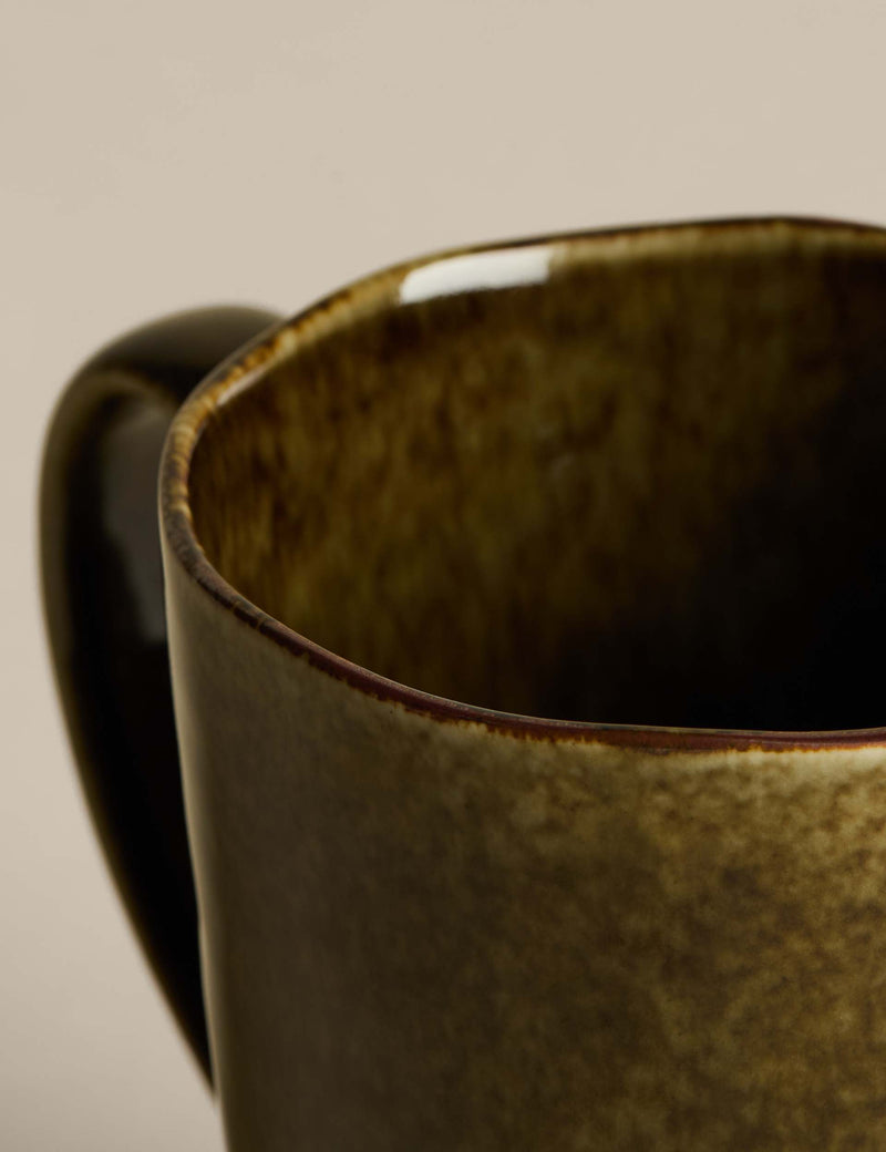 Straight side reactive glaze stoneware mug (British brand)