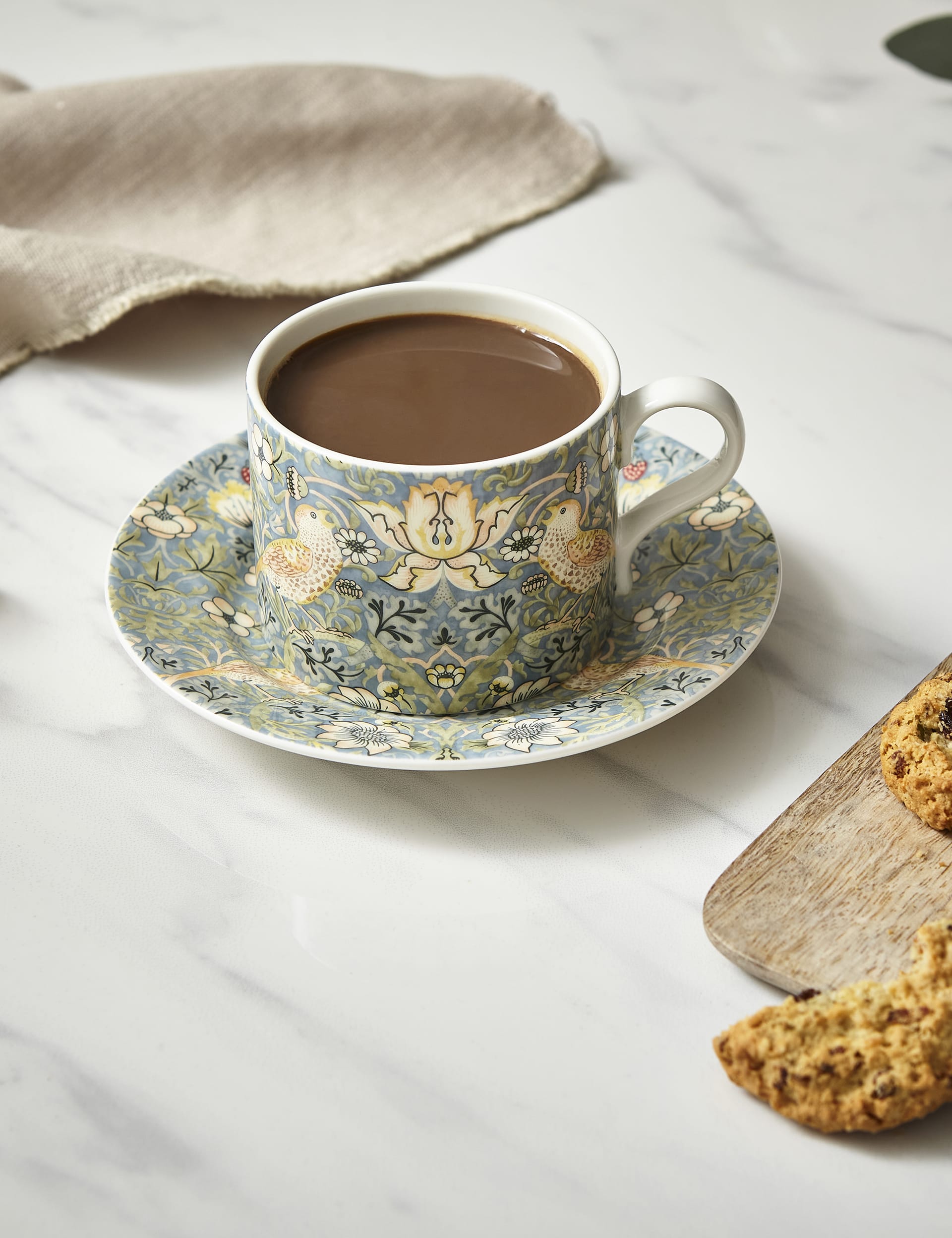 Morris & Co Strawberry Thief Tasse und Untertasse (britische Marke)