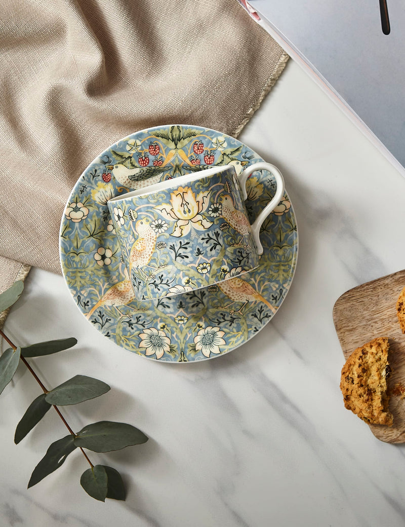 Morris & Co Strawberry Thief Tasse und Untertasse (britische Marke)