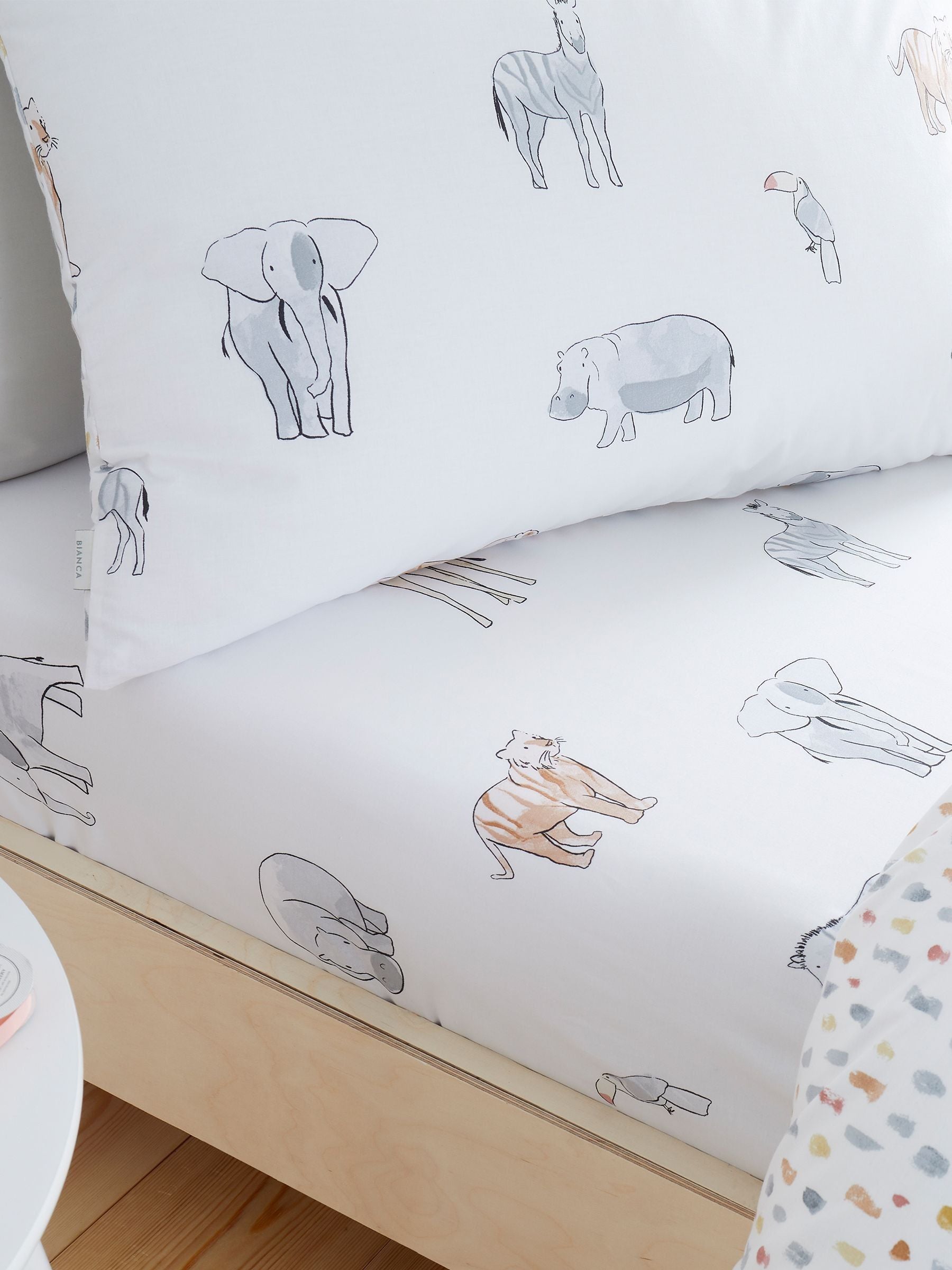 Bianca natural zoo animals fitted sheet - British product