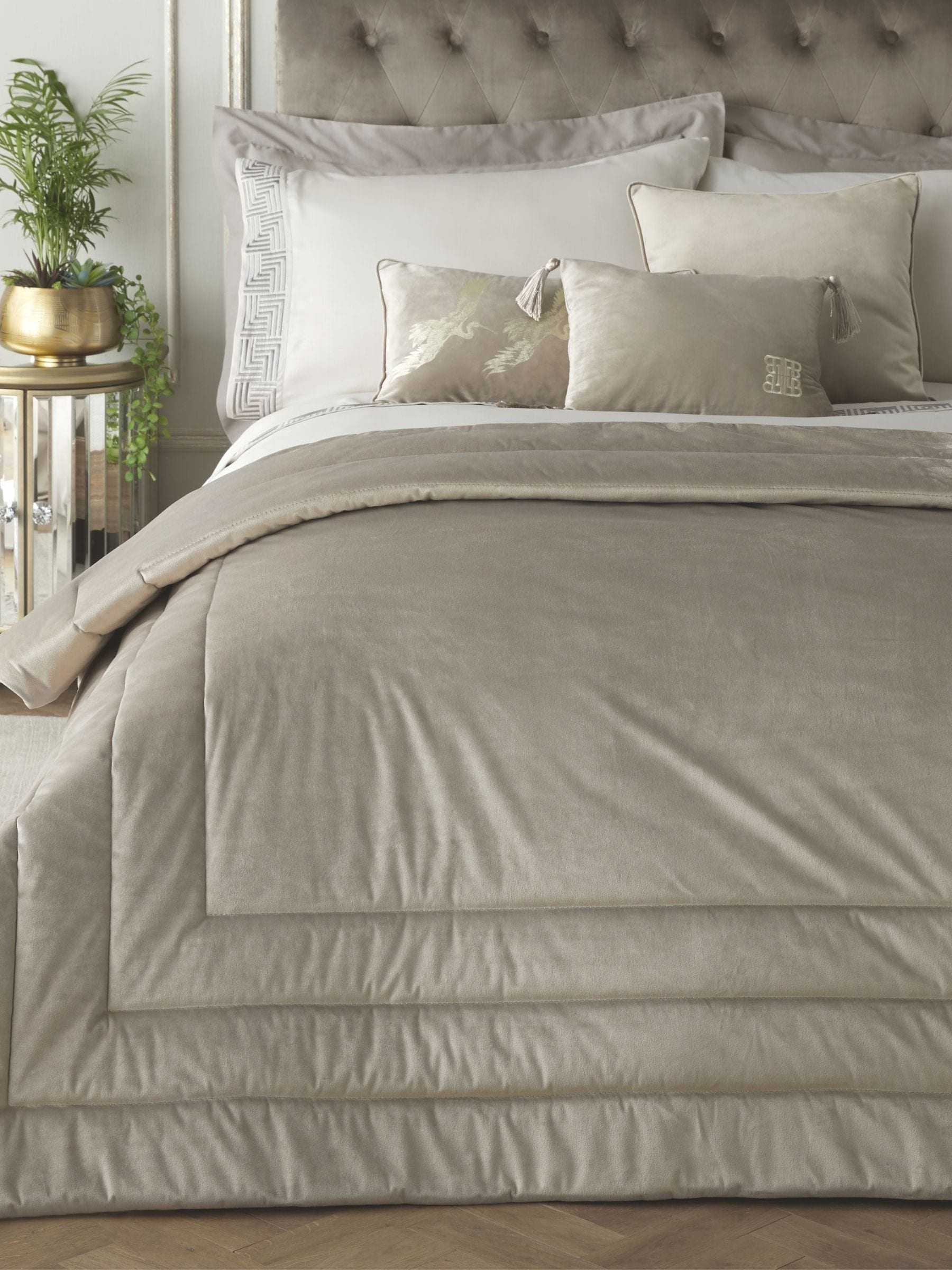 Laurence Llewelyn-Bowen oyster chic velvet bedspread 150x200cm, imported from the UK