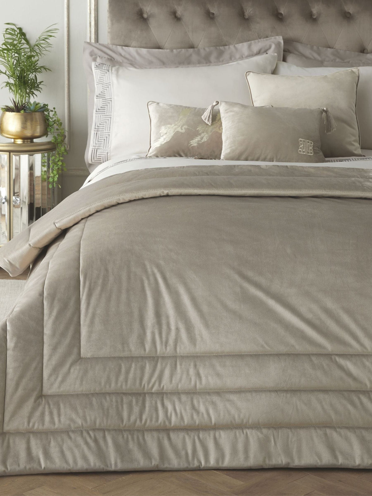 Laurence Llewelyn-Bowen oyster chic velvet bedspread 150x200cm, imported from the UK