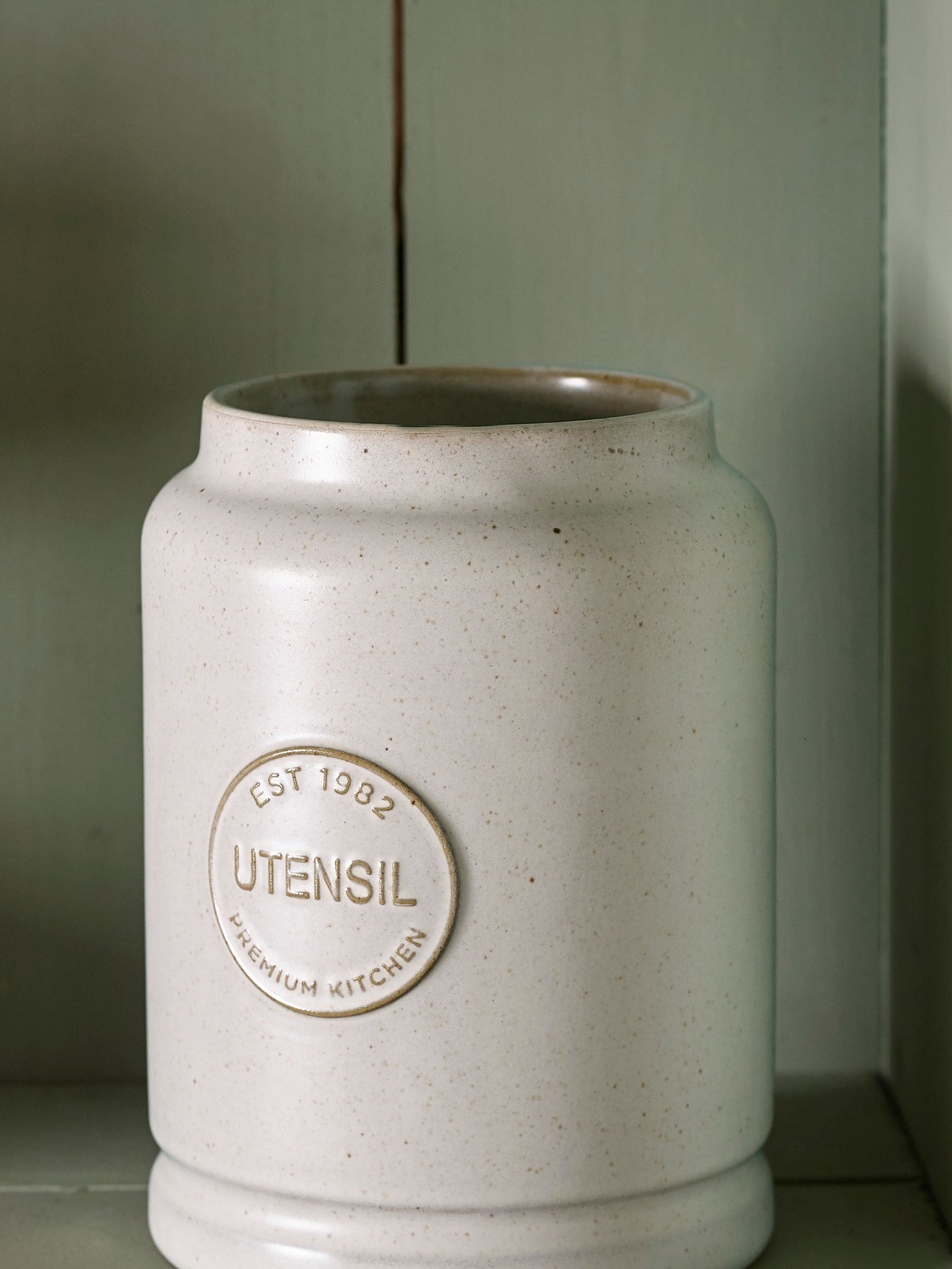 Natural country badge utensil pot 18x13x13cm, imported from the UK