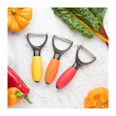 Taylor's Eye Witness vegetable peeler colour may vary (British brand)