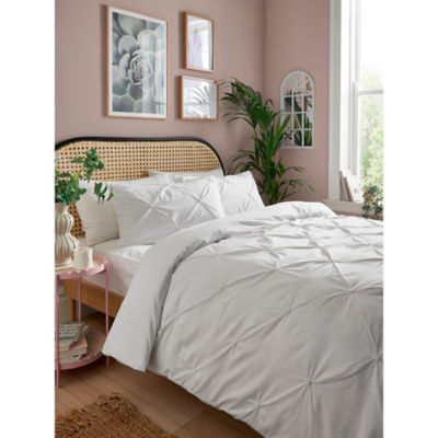 George Home plain diamond pleat duvet set king, UK version
