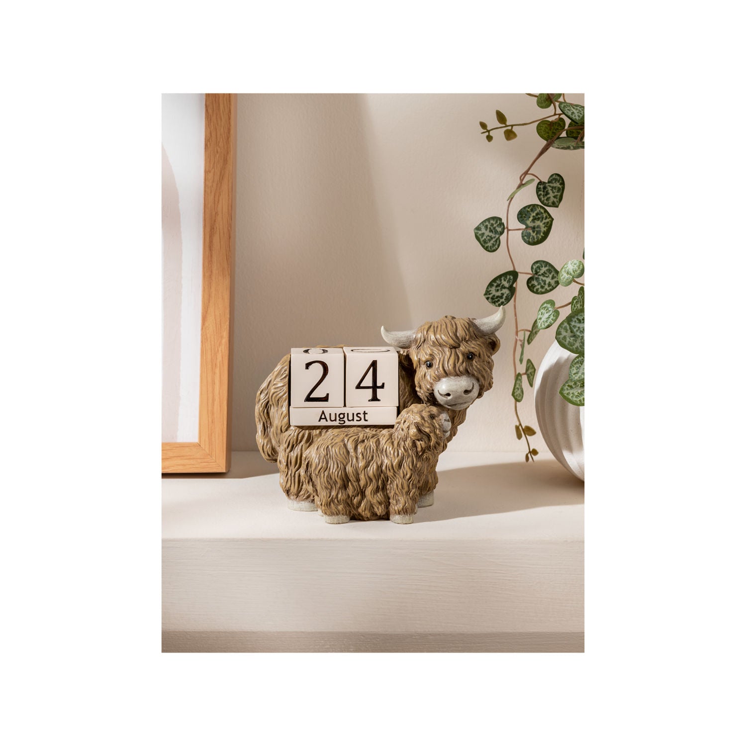 George Home brown highland cow calendar 15x9x11cm (British brand)