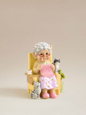 George Home gnome ornament Grandma with Cats, UK version