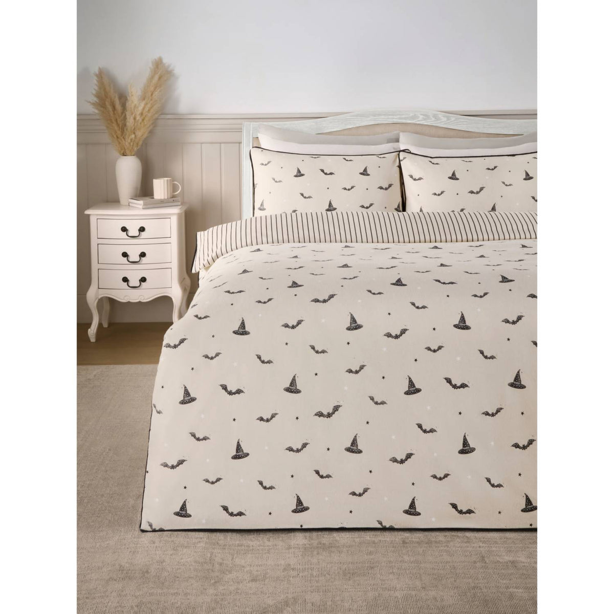 Stacey Solomon duvet set with bat and hats design - British product